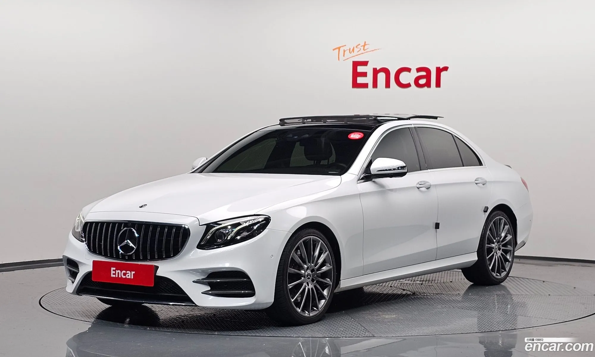 Mercedes-Benz E-Klasse E300 4Matic Amg Line 2017 - фотография 18580828