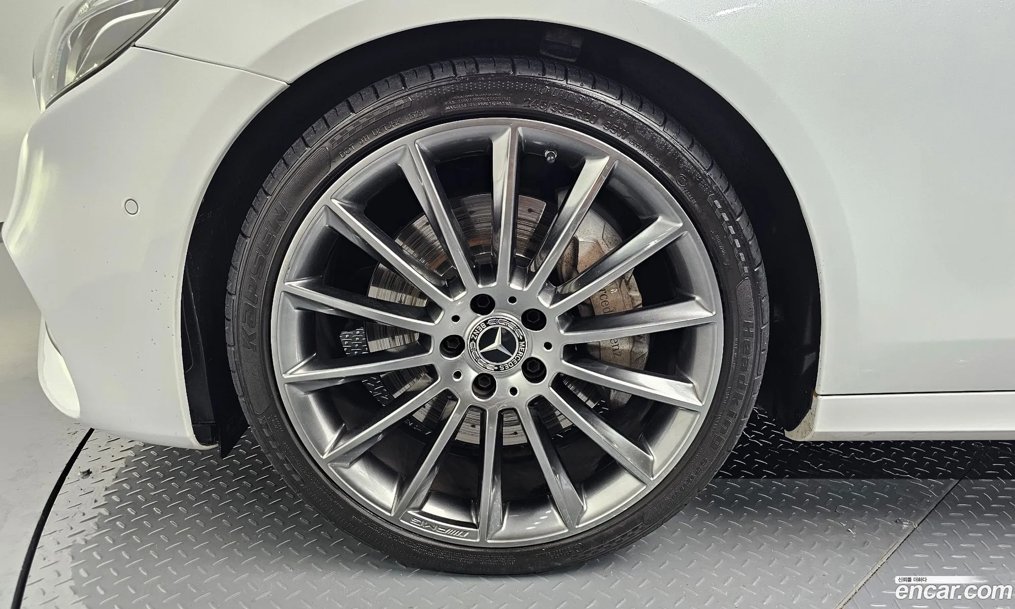 Mercedes-Benz E-Klasse E300 4Matic Amg Line 2017 - фотография 18580832