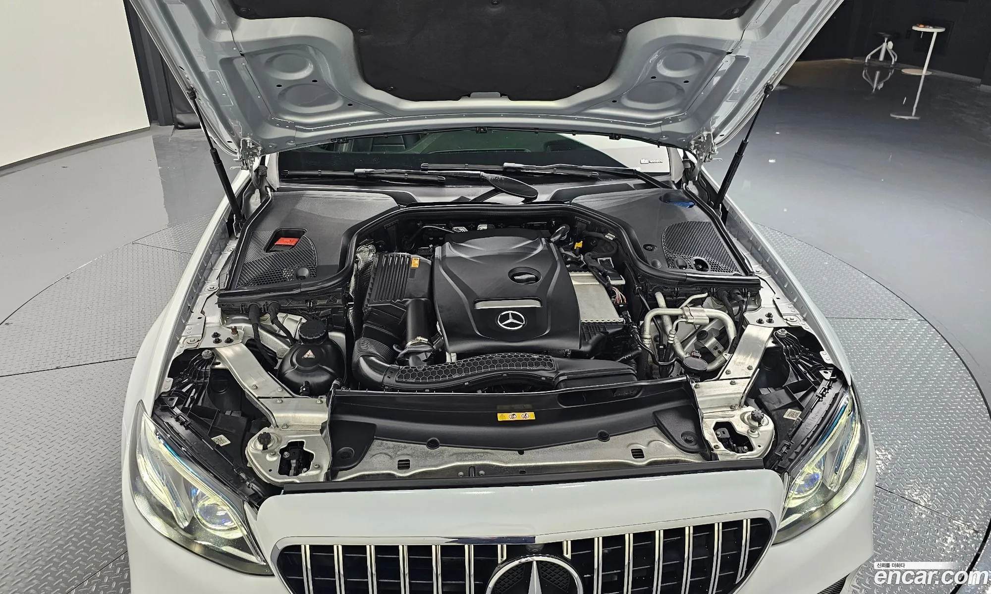 Mercedes-Benz E-Klasse E300 4Matic Amg Line 2017 - фотография 18580833