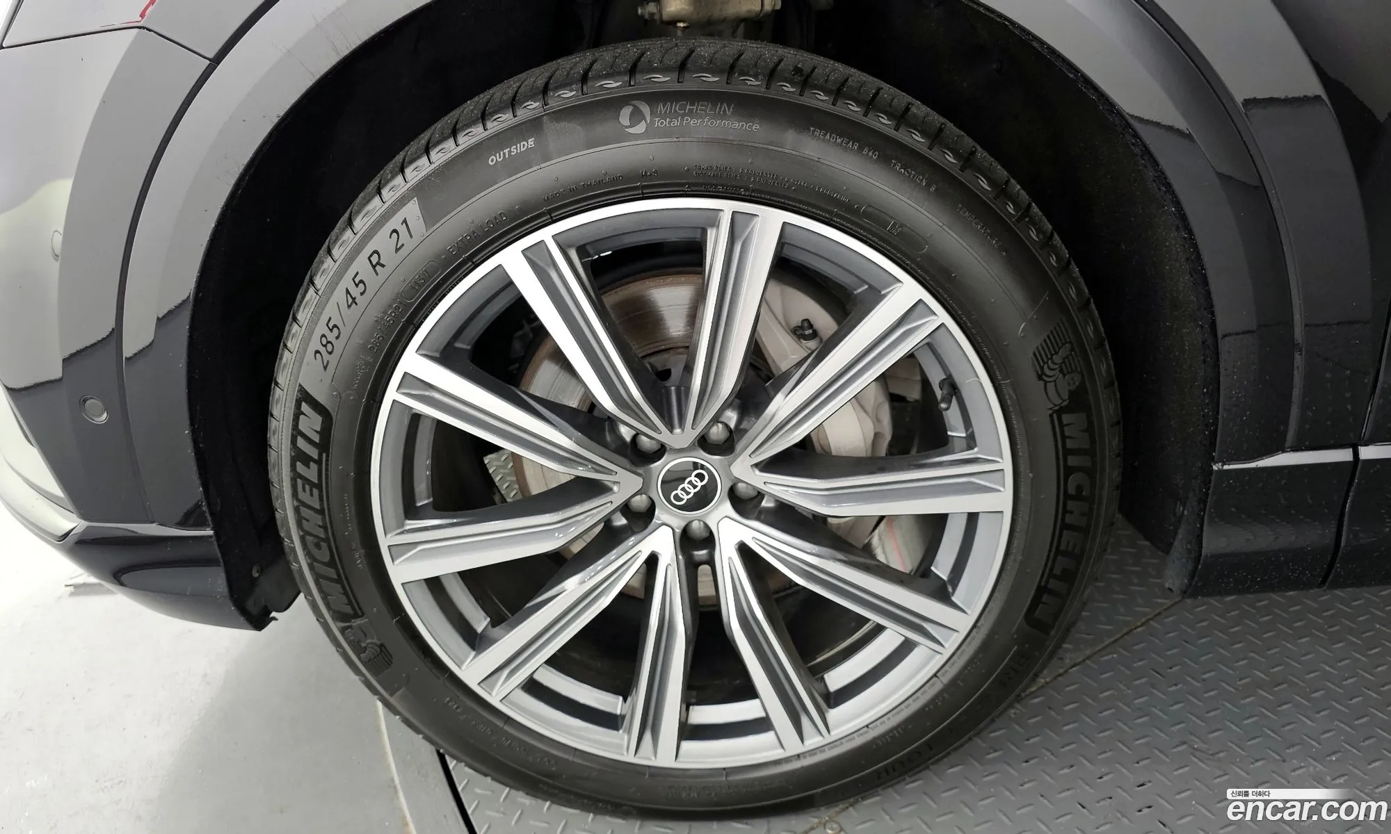 Audi Q8 I 55 Tfsi Quattro Premium 2021 - фотография 8392350