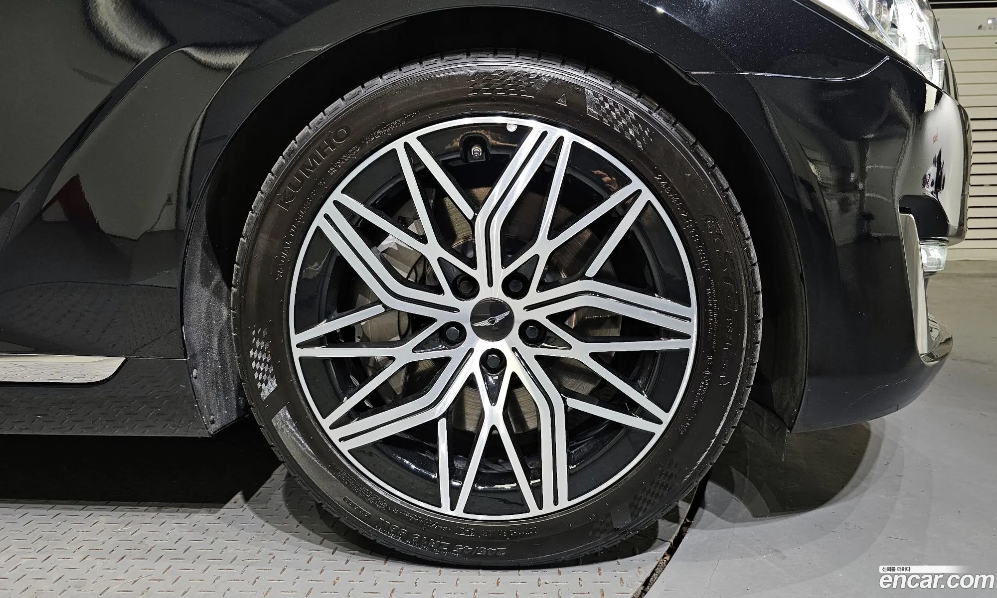 Genesis G90 I 33 T-Gdi Awd 2016 - фотография 394769