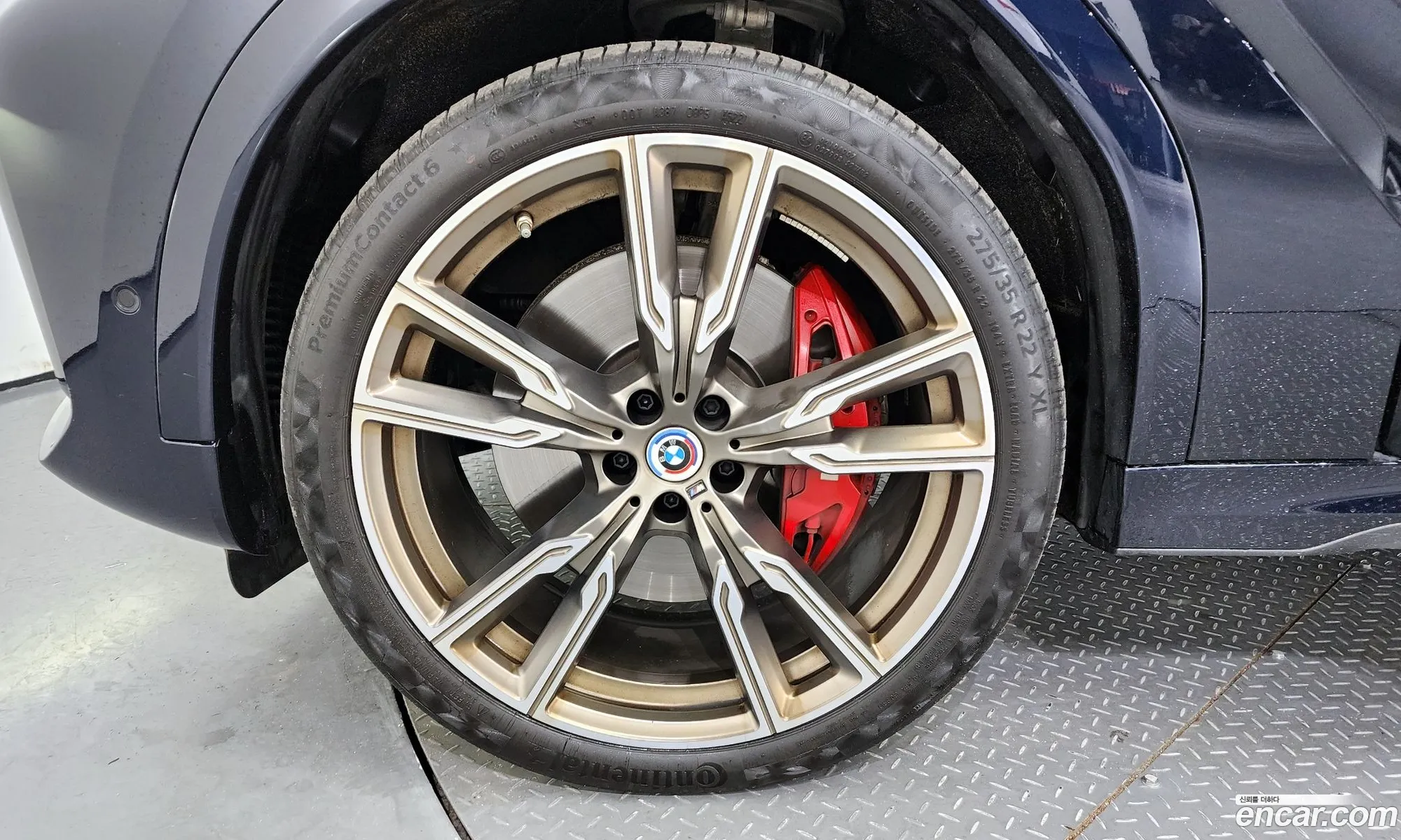 BMW X6 M50I 2023 - фотография 17959516