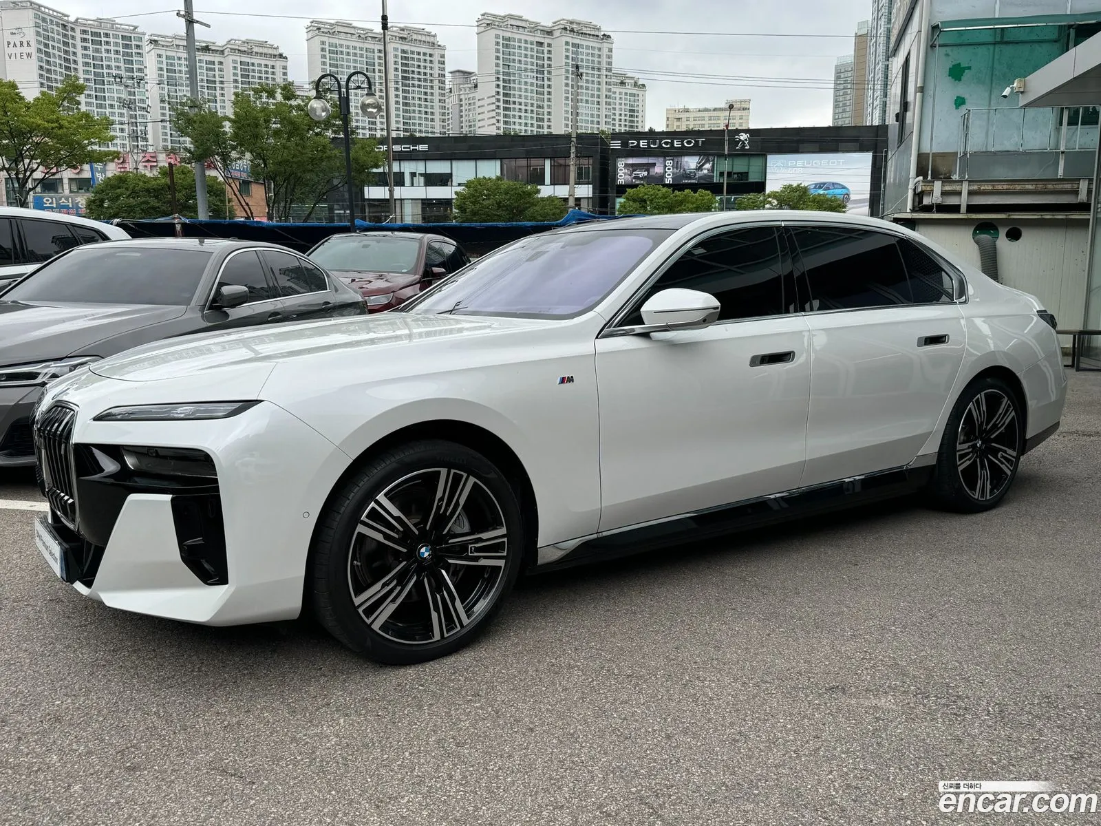 BMW I7 G70 xDrive 60 M Sport - фотография 11932944