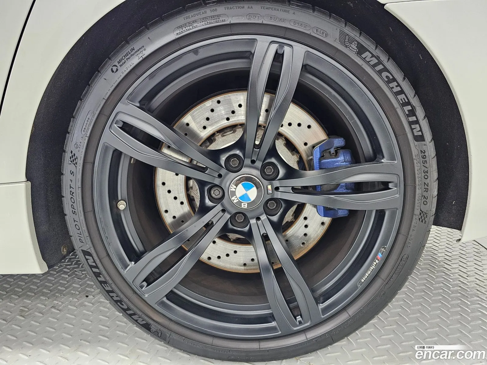 BMW M5 V F10 M5 Sedan 2016 - фотография 17939125