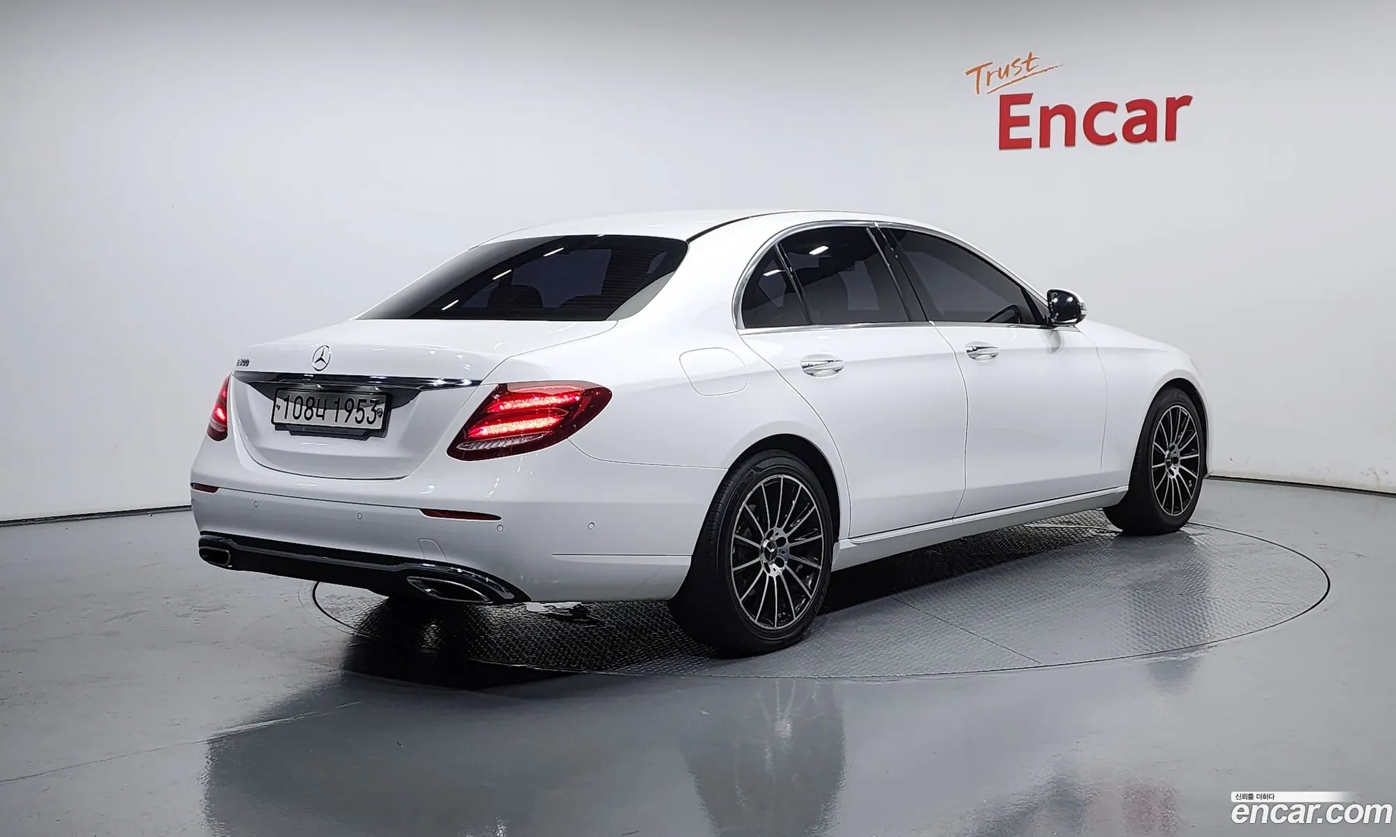 Mercedes-Benz E-Klasse E200 Avant Garde 2017 - фотография 16868265