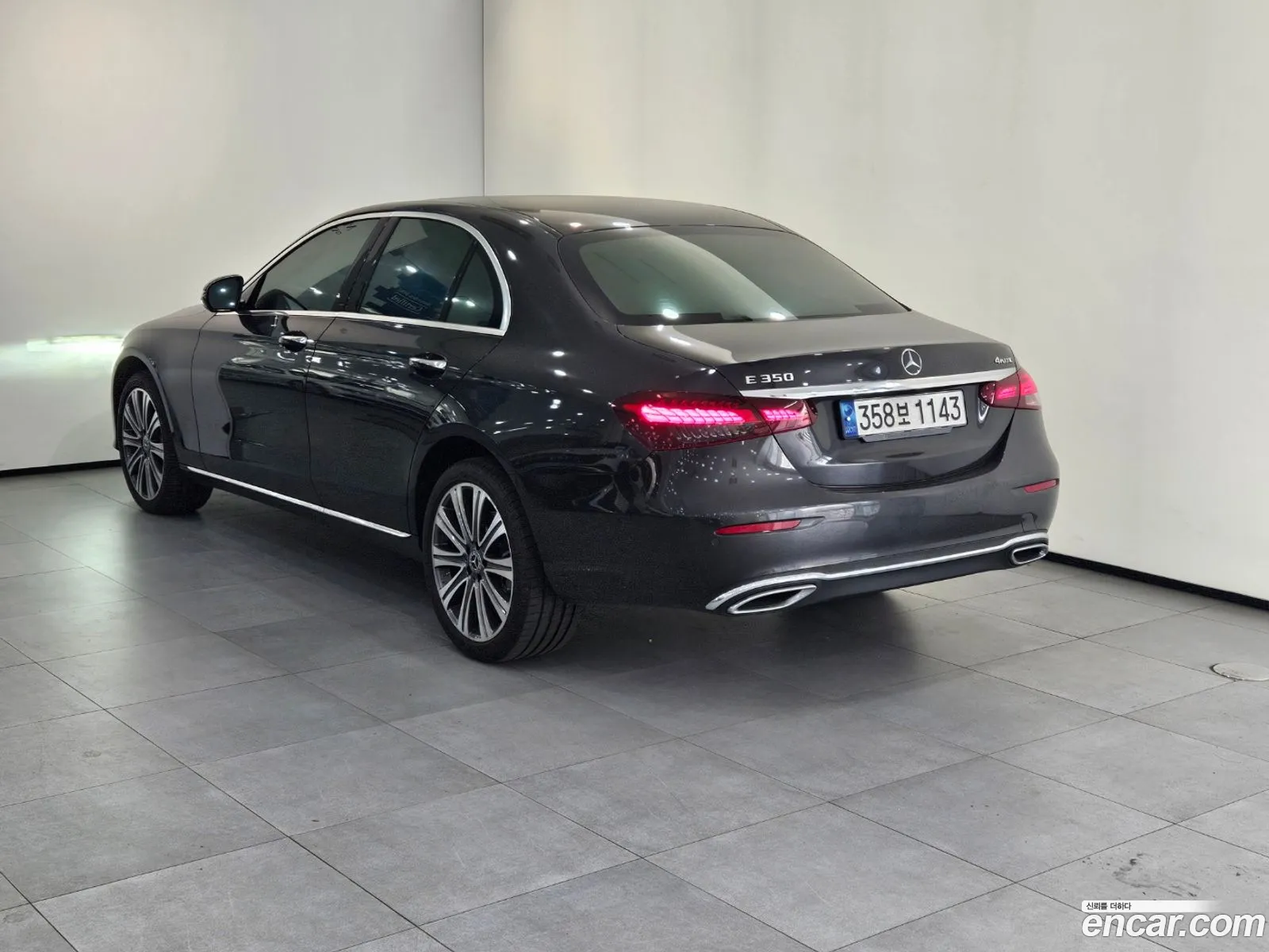 Mercedes-Benz E-Klasse E350 4Matic Exclusive 2023 - фотография 16704880