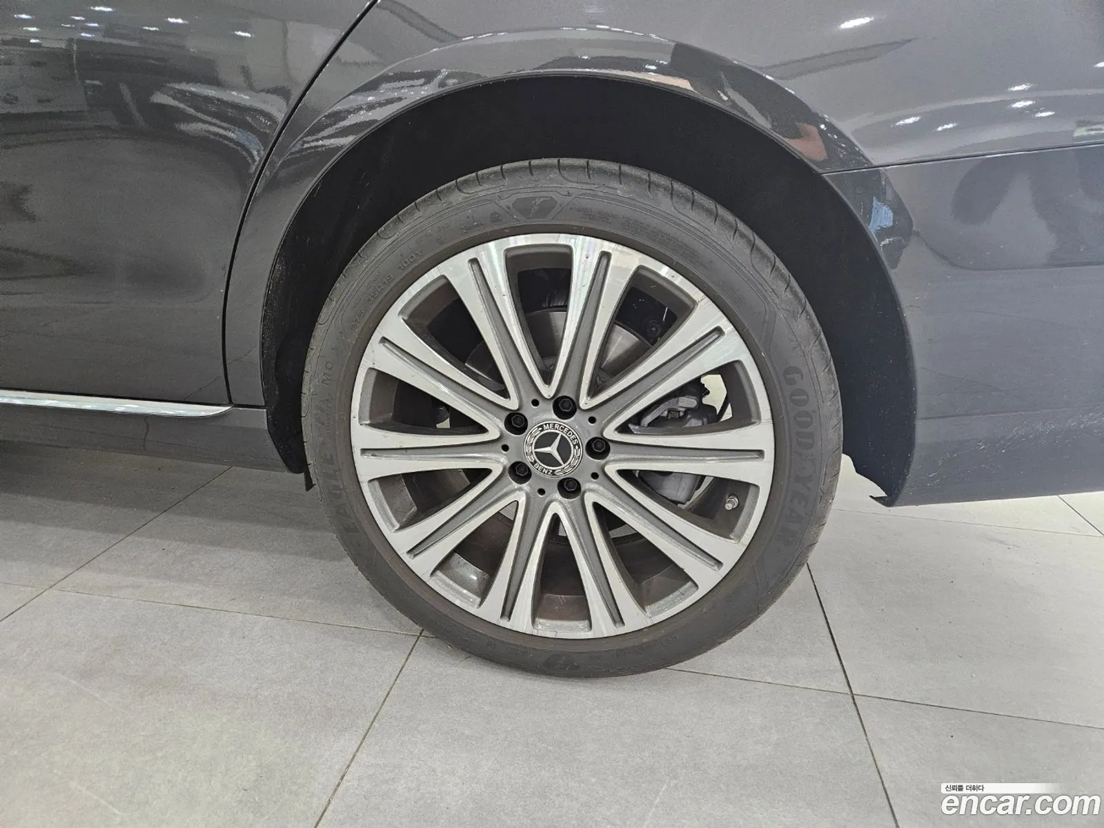 Mercedes-Benz E-Klasse E350 4Matic Exclusive 2023 - фотография 16704883