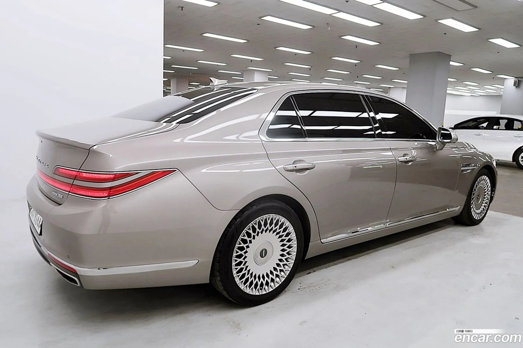 Genesis G90 I 38 Awd 2019 - фотография 488778