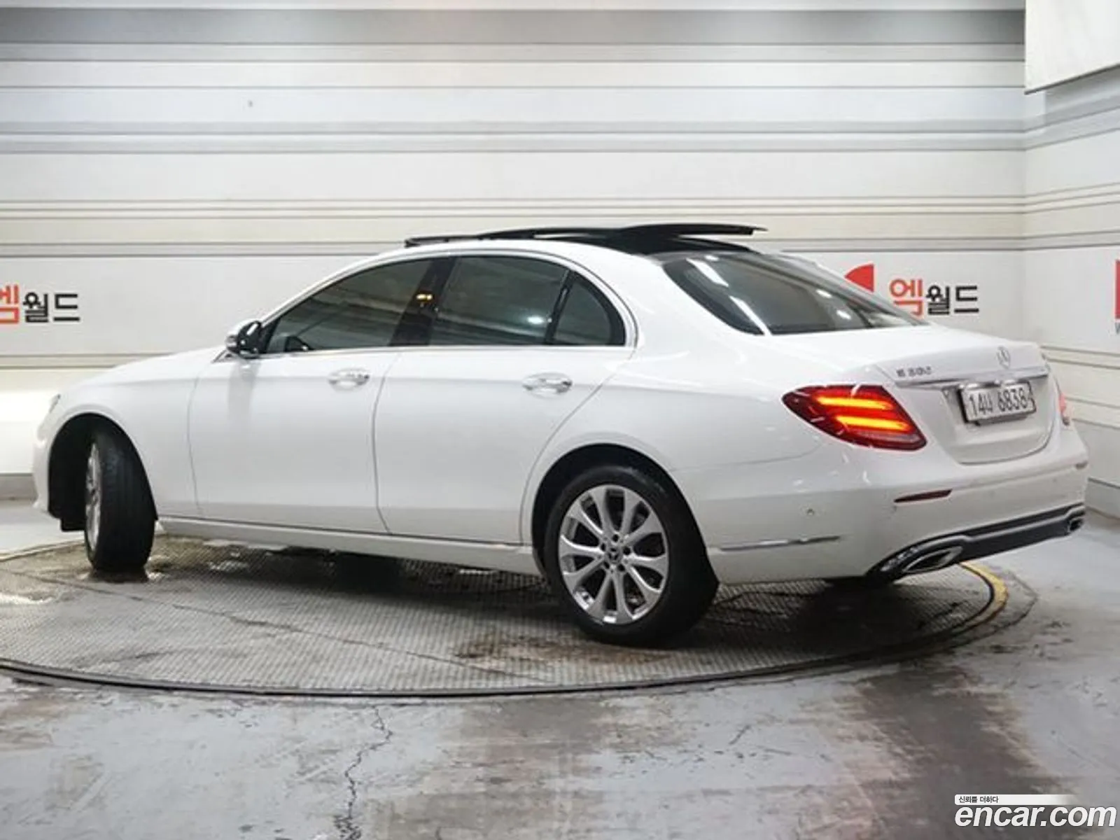 Mercedes-Benz E-Klasse V W213 S213 C238 E300 Exclusive 2019 - фотография 14808288