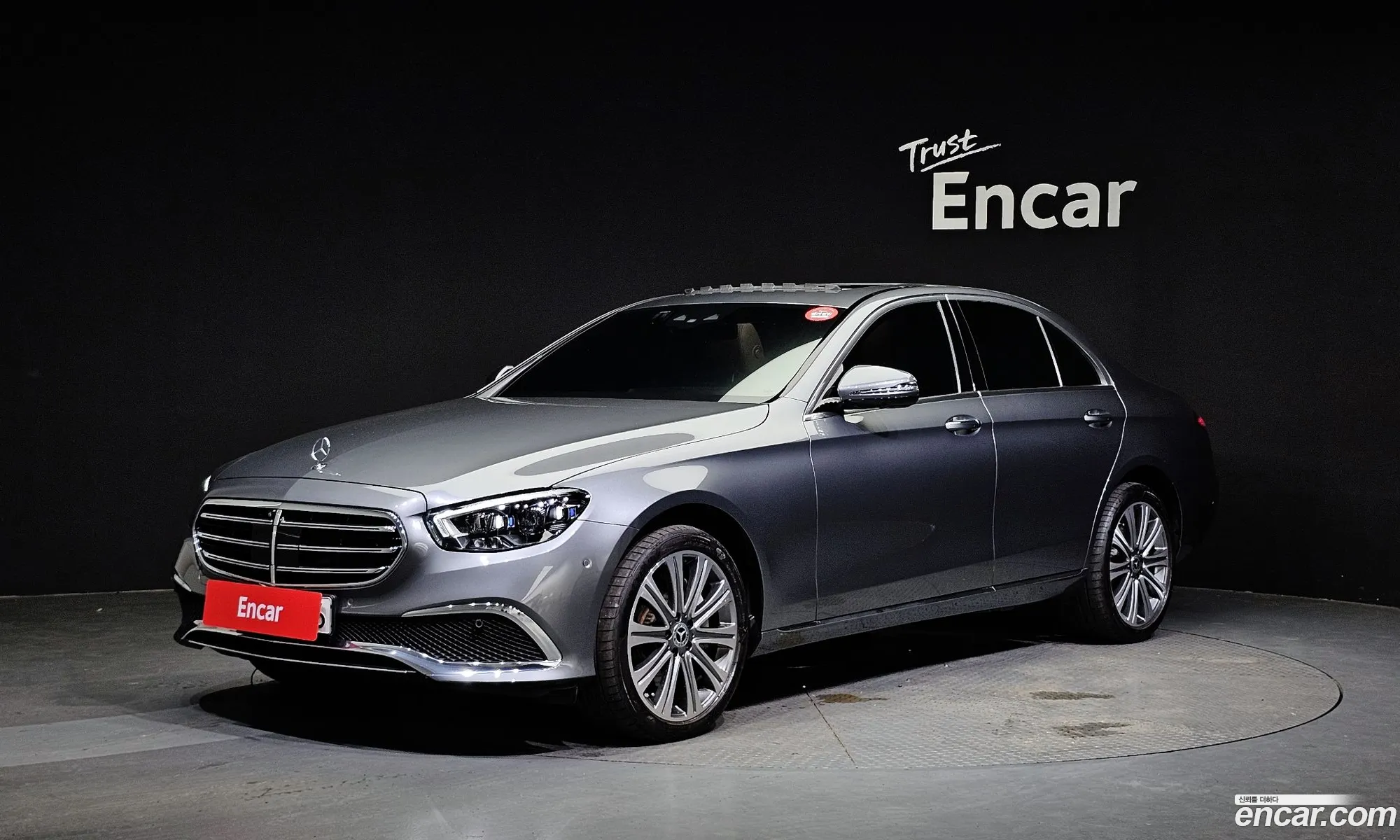 Mercedes-Benz E-Klasse E350 4Matic Exclusive 2023 - фотография 18581268