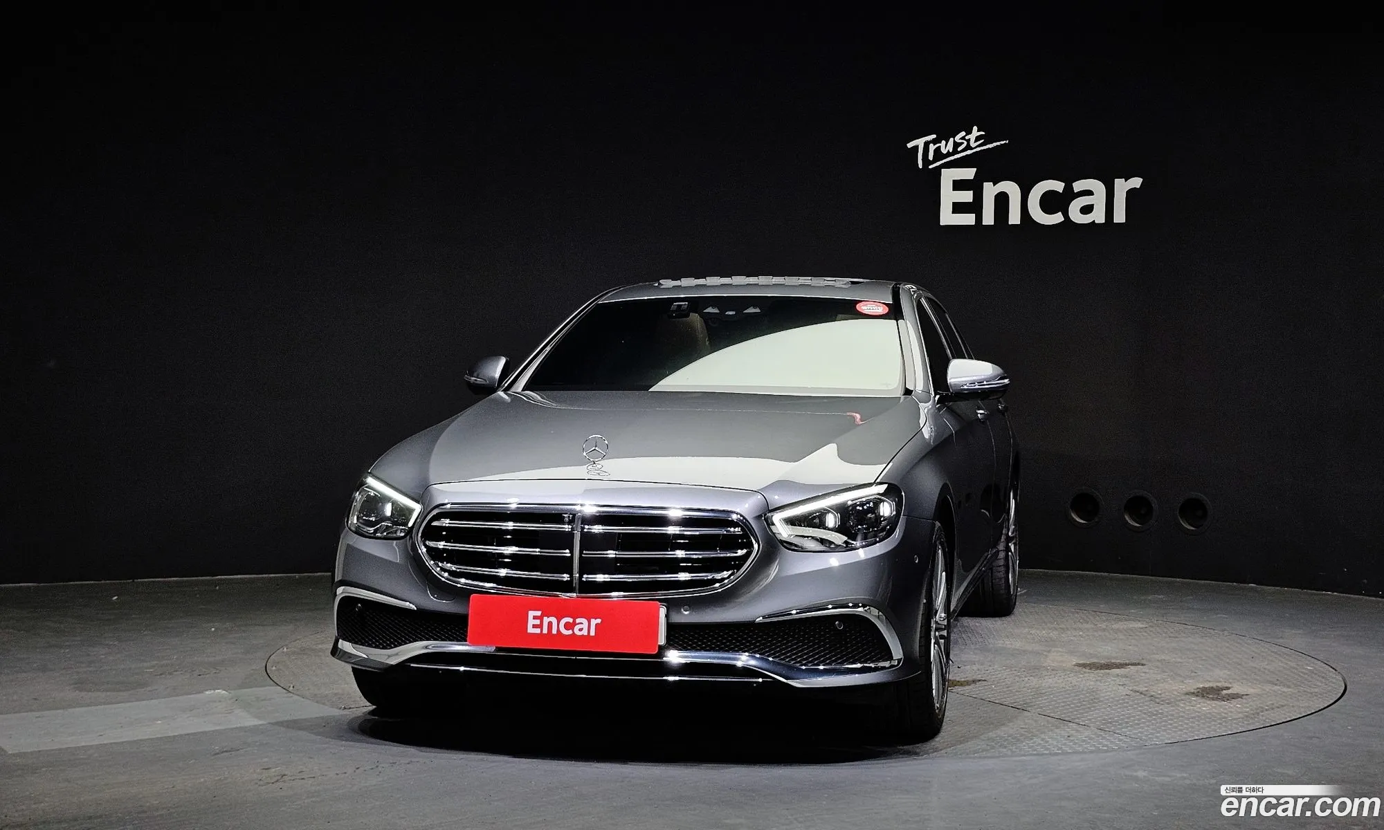 Mercedes-Benz E-Klasse E350 4Matic Exclusive 2023 - фотография 18581271