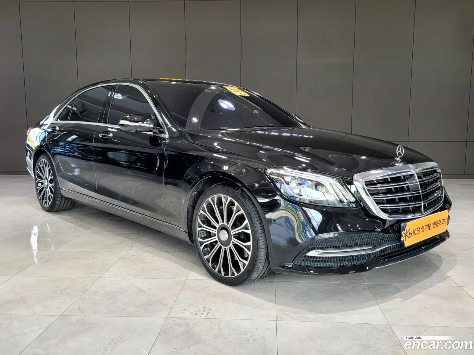 Mercedes-Benz S-Klasse S560 4Matic 2020 - фотография 15101159
