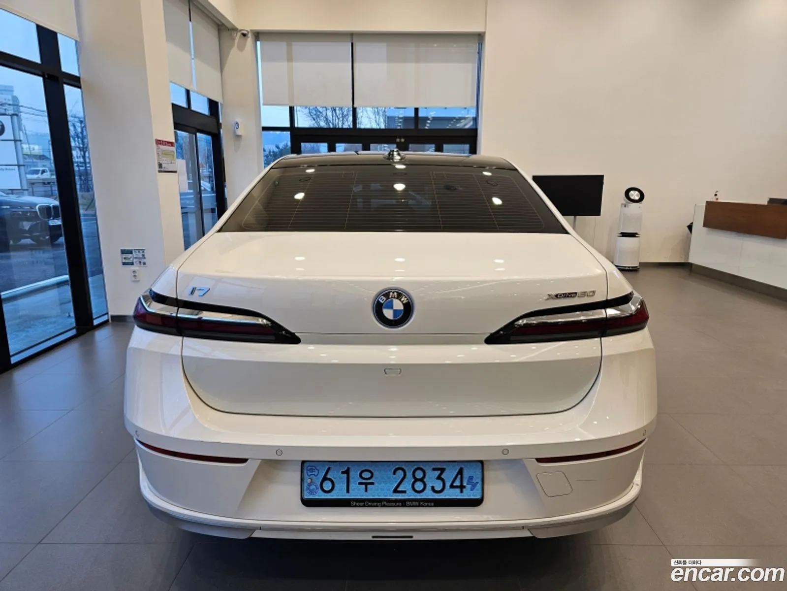 BMW I7 xDrive 60 Design Pure Excellence 2023 - фотография 17279185
