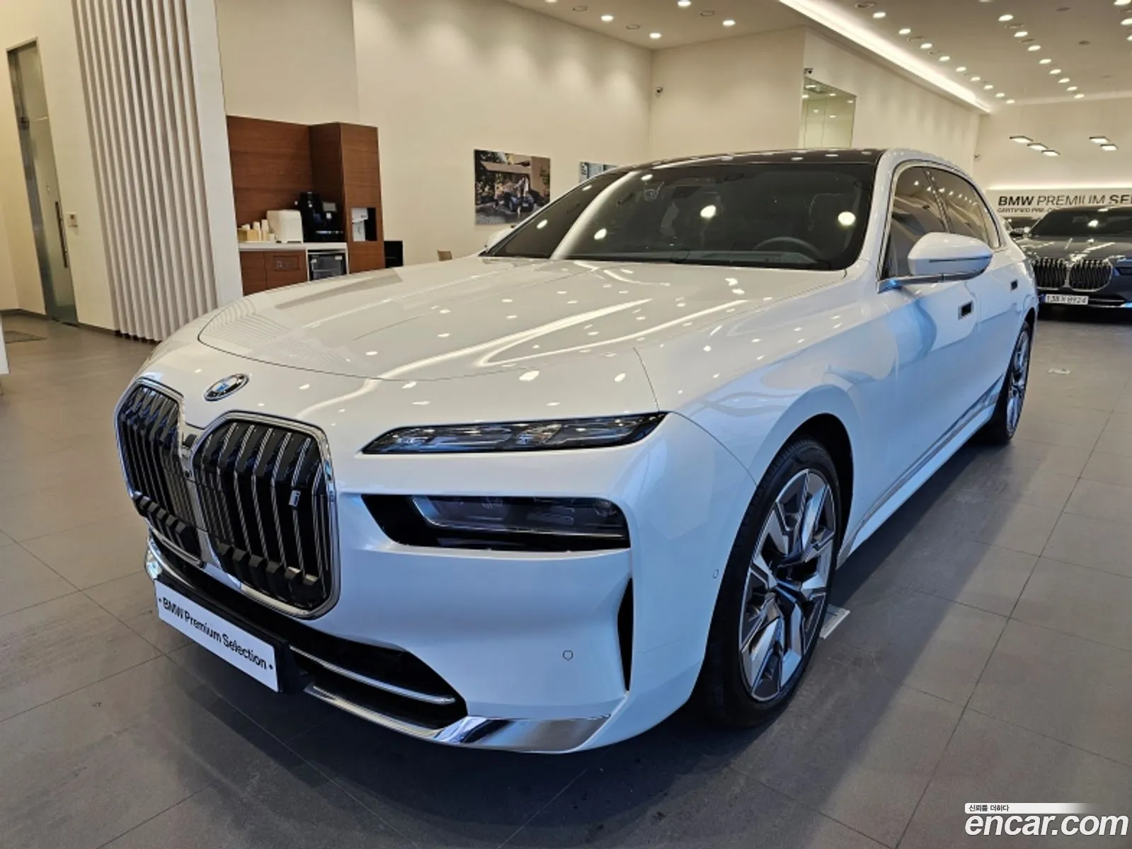 BMW I7 xDrive 60 Design Pure Excellence 2023 - фотография 17279187