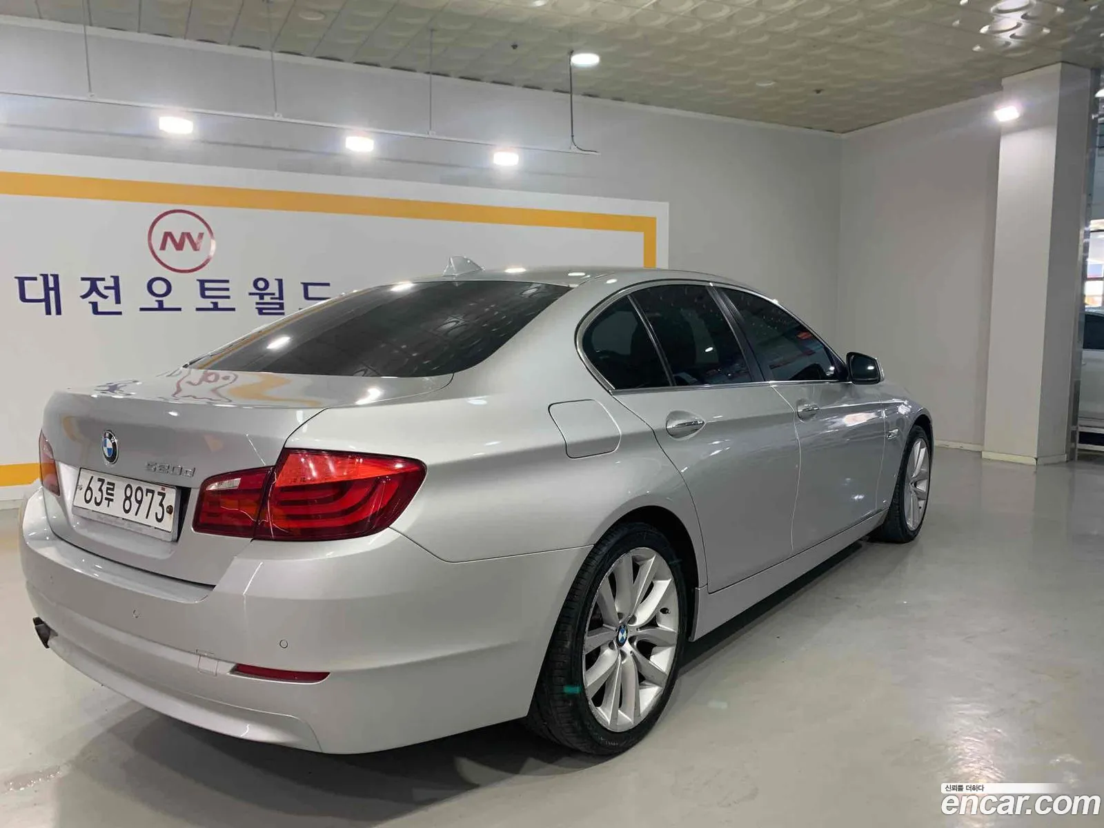 BMW 5 Series F10 520D - фотография 15699000