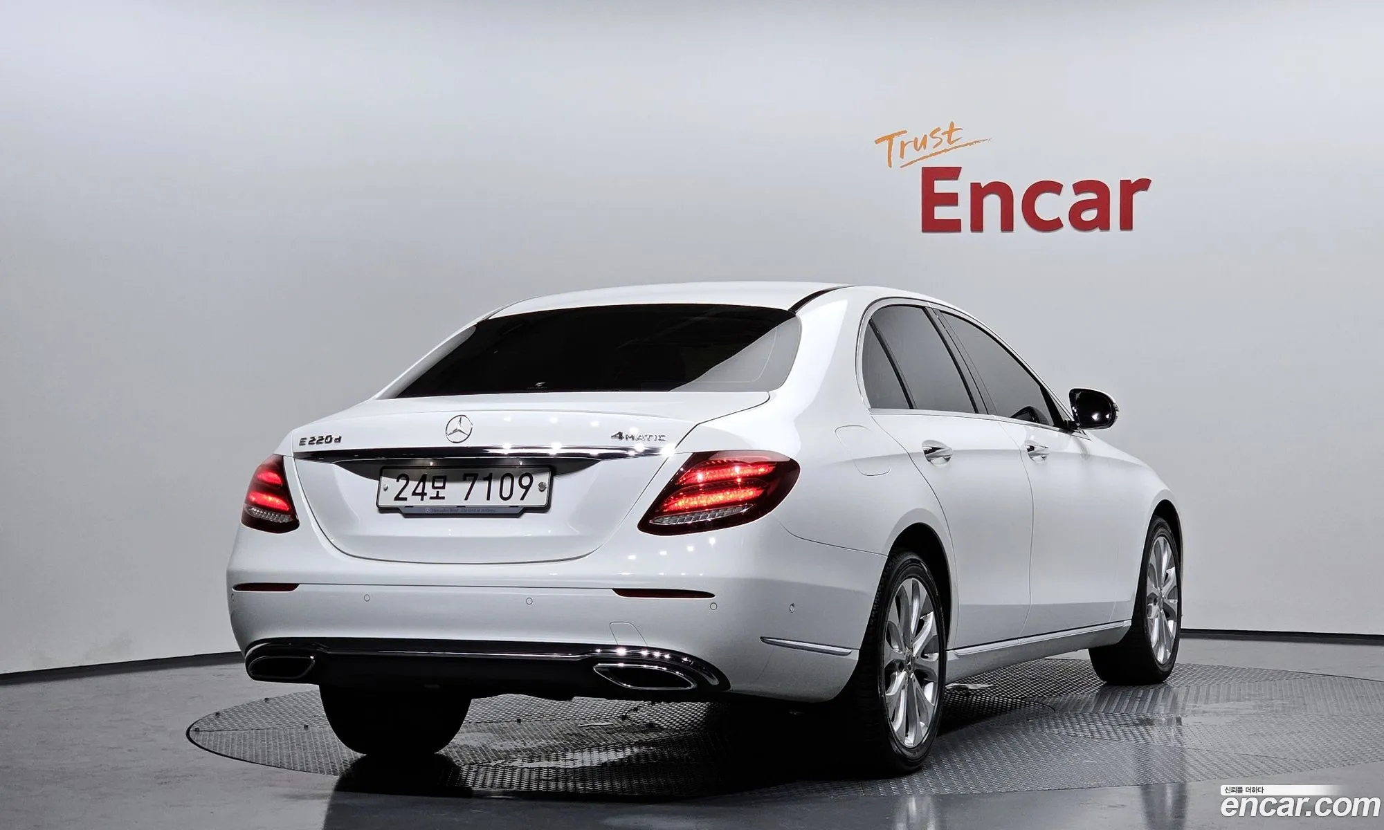 Benz E-Class W213 E220D 4Matic Exclusive - фотография 18598485