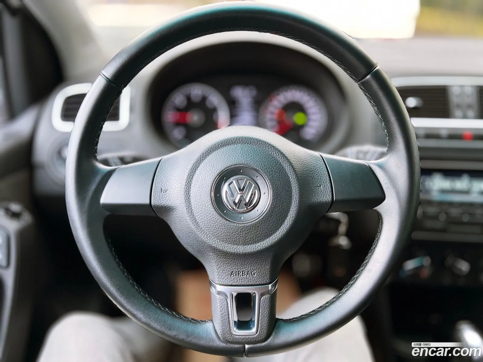 Volkswagen Polo V 16 Tdi R-Line 2013 - фотография 12546031