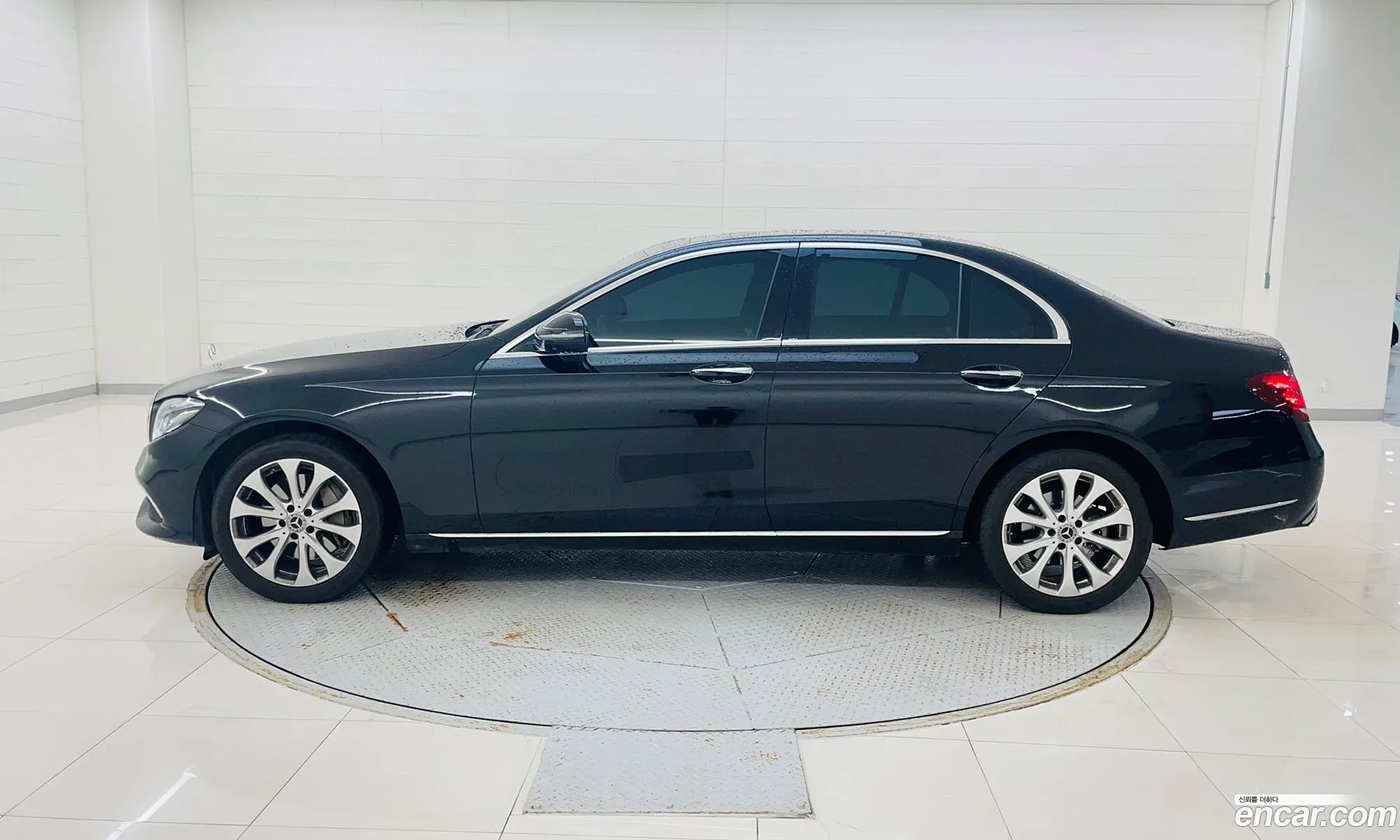 Mercedes-Benz E-Klasse V W213 S213 C238 E300 Exclusive 2019 - фотография 18624033