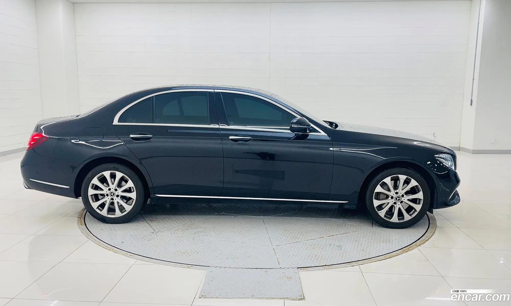 Mercedes-Benz E-Klasse V W213 S213 C238 E300 Exclusive 2019 - фотография 18624037