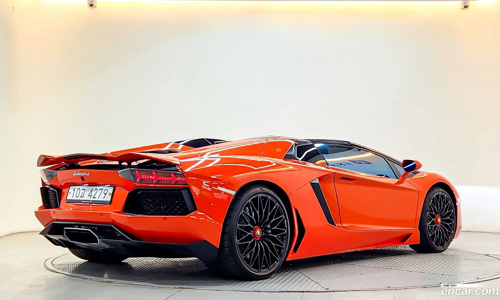 Lamborghini Aventador Lp700-4 Roadster 2015 - фотография 3750486
