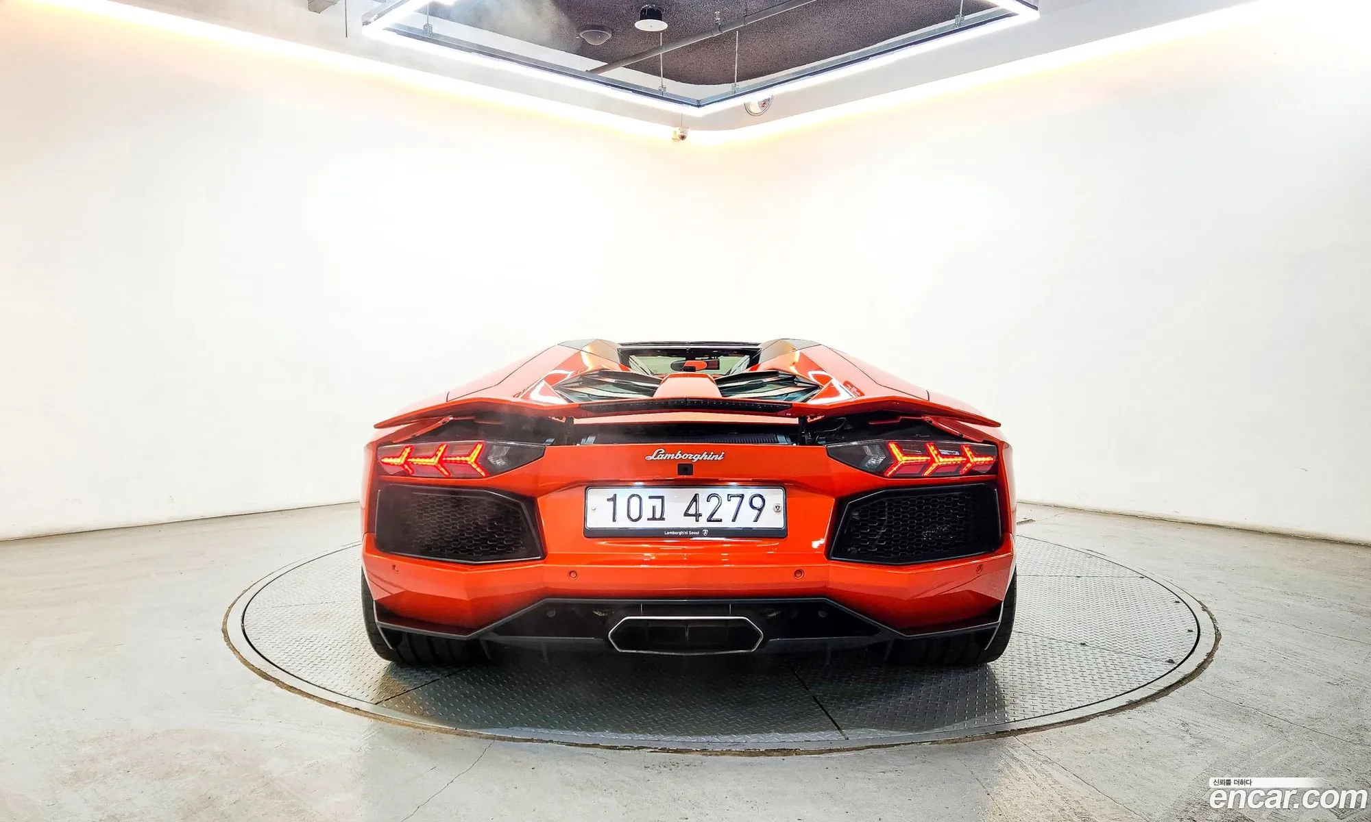 Lamborghini Aventador Lp700-4 Roadster 2015 - фотография 3750488