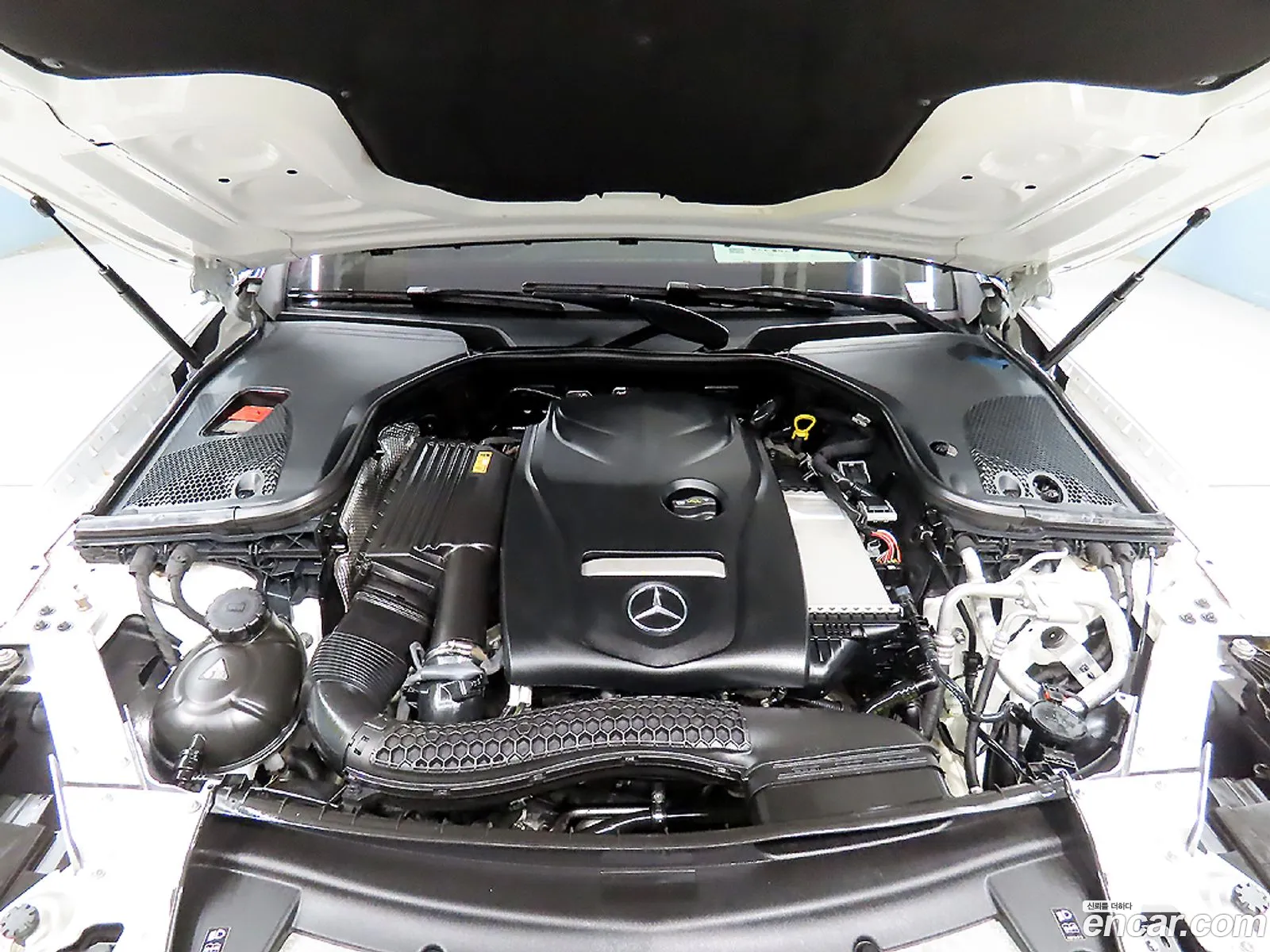 Mercedes-Benz E-Klasse E300 4Matic Exclusive 2017 - фотография 18563212
