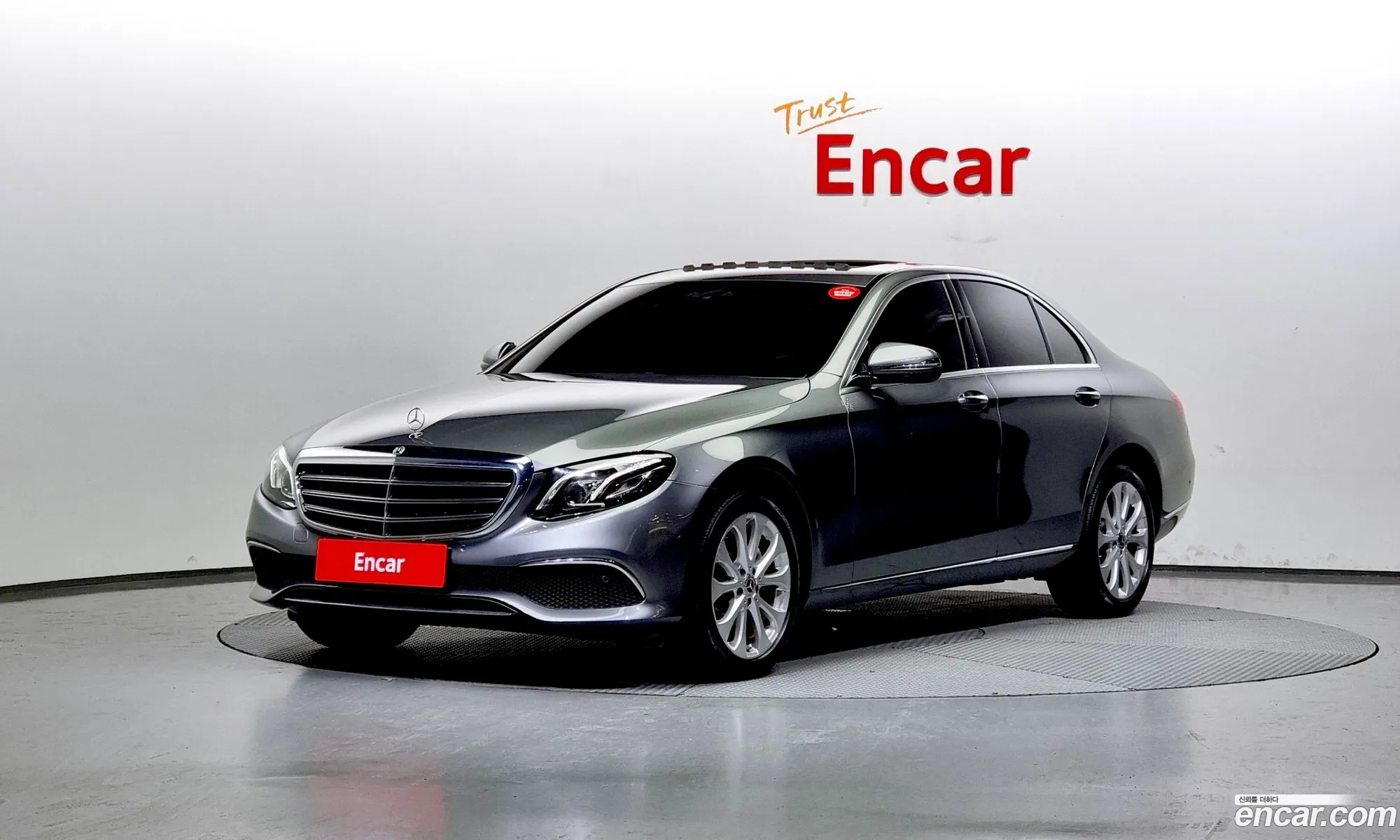Mercedes-Benz E-Klasse E220D 4Matic Exclusive 2017 - фотография 18517233