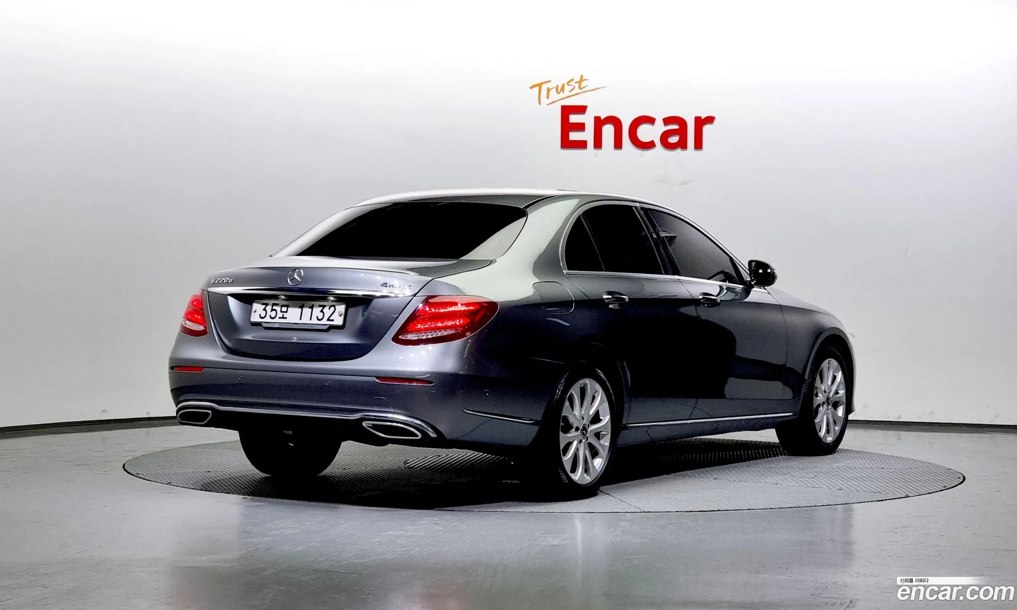Mercedes-Benz E-Klasse E220D 4Matic Exclusive 2017 - фотография 18517234