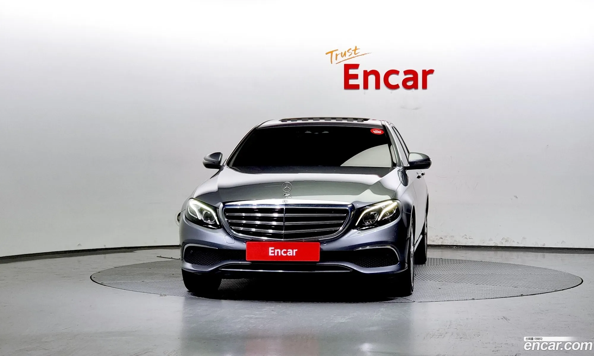 Mercedes-Benz E-Klasse E220D 4Matic Exclusive 2017 - фотография 18517235