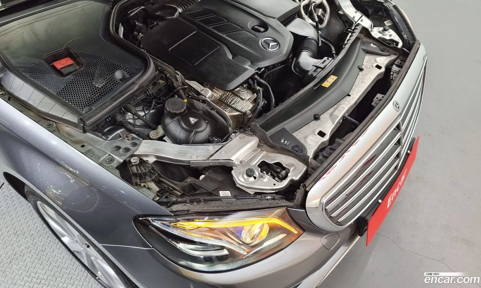 Mercedes-Benz E-Klasse E220D 4Matic Exclusive 2017 - фотография 18517238