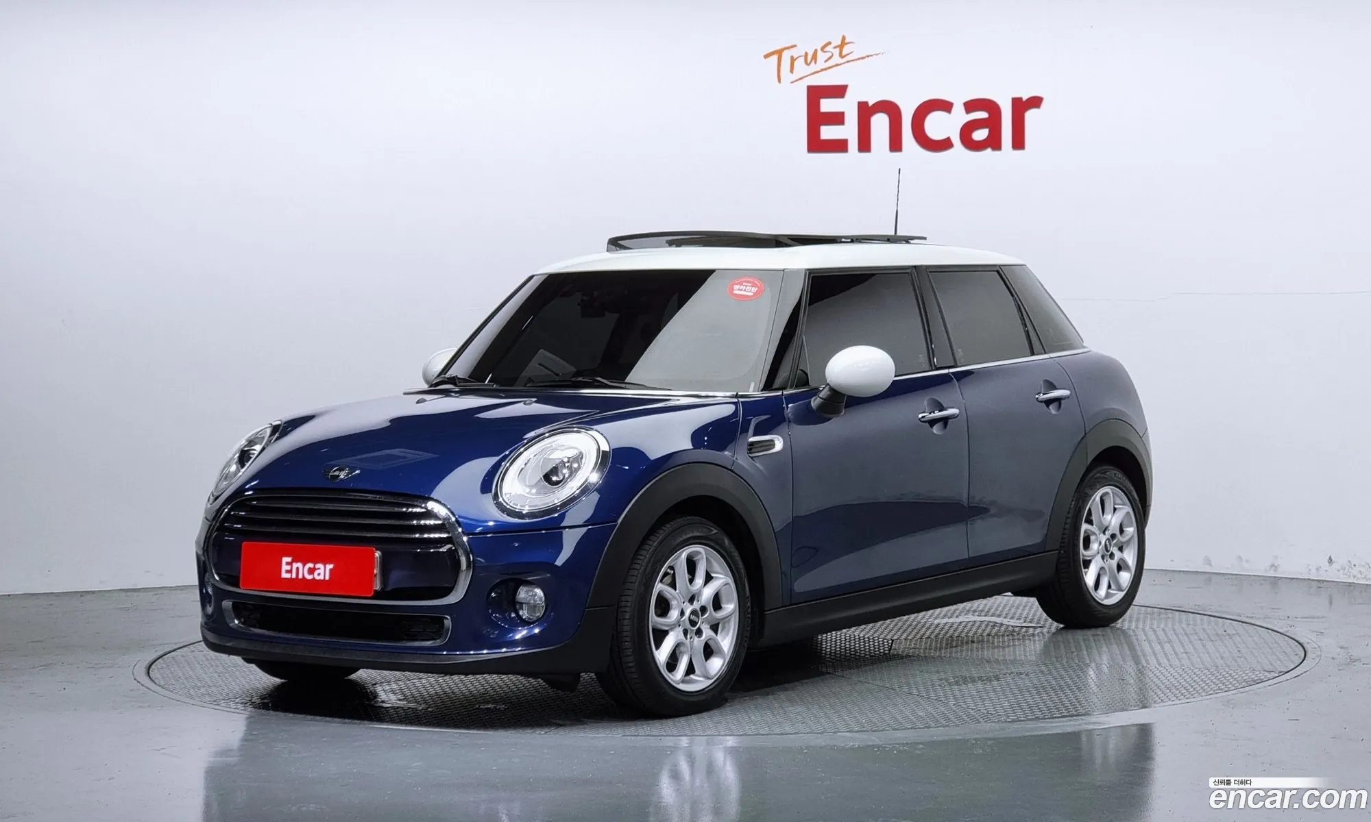 Mini Cooper 5-Door High 2016 - фотография 833276