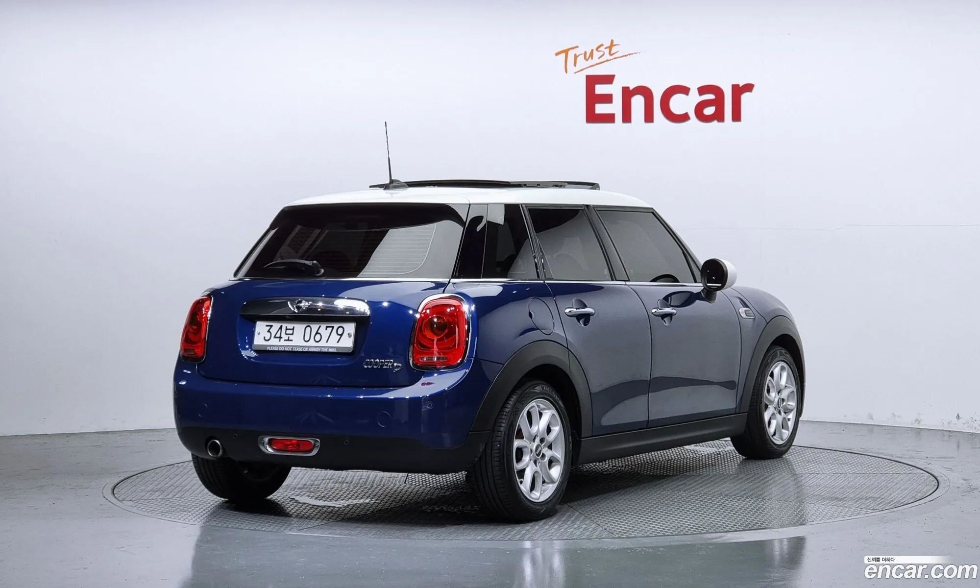 Mini Cooper 5-Door High 2016 - фотография 833277