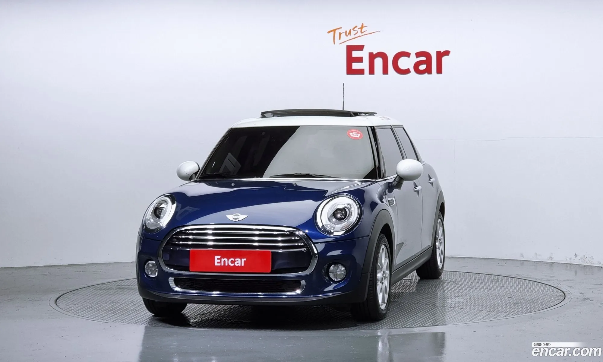 Mini Cooper 5-Door High 2016 - фотография 833278