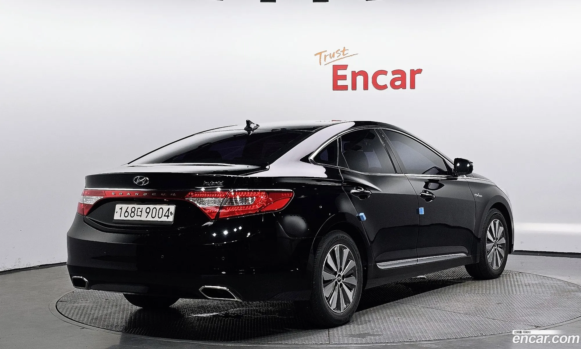 Hyundai Grandeur V Premium 2015 - фотография 18997559