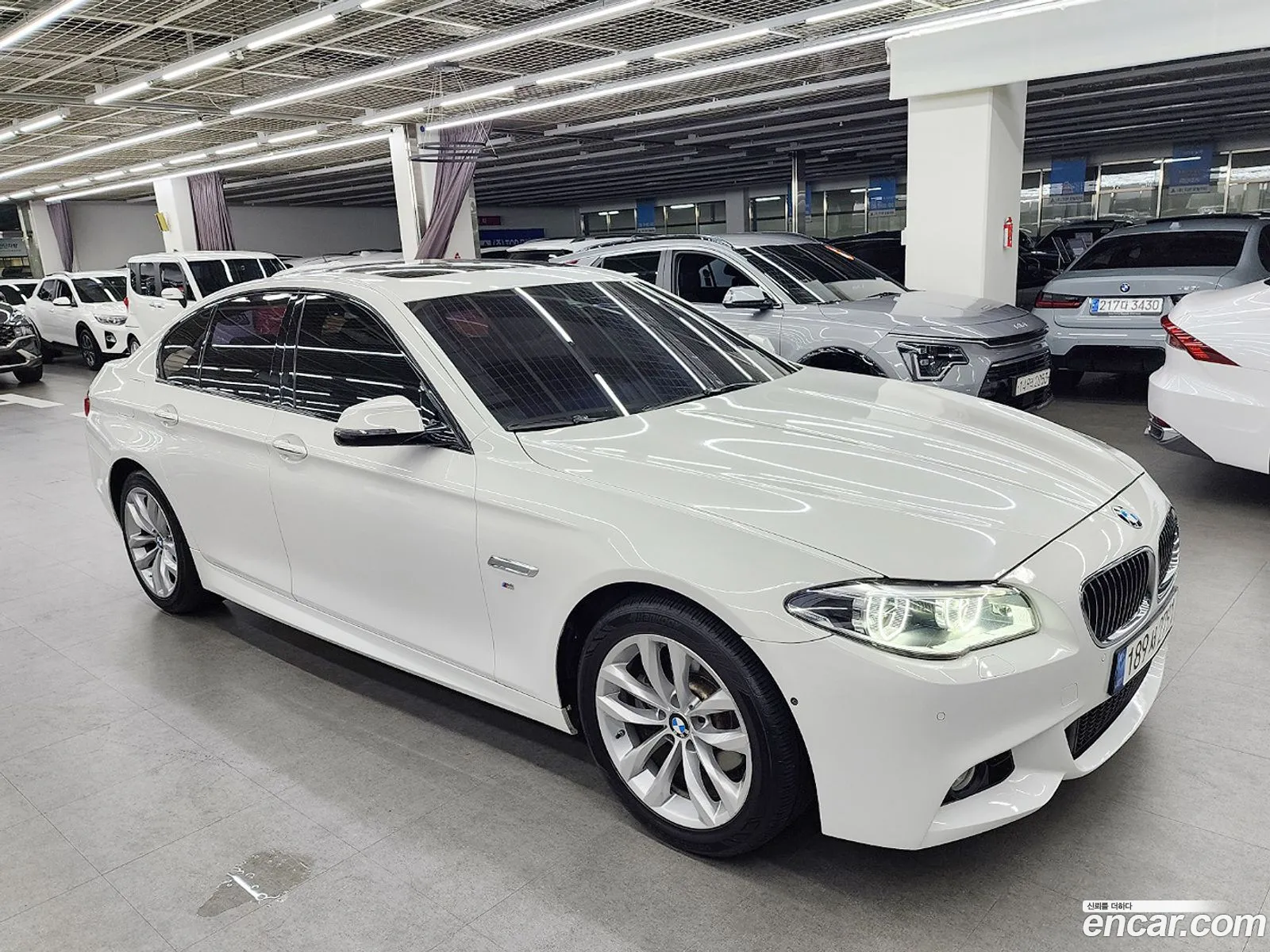 BMW 5 Series F10 520D M Aerodynamics - фотография 12009344