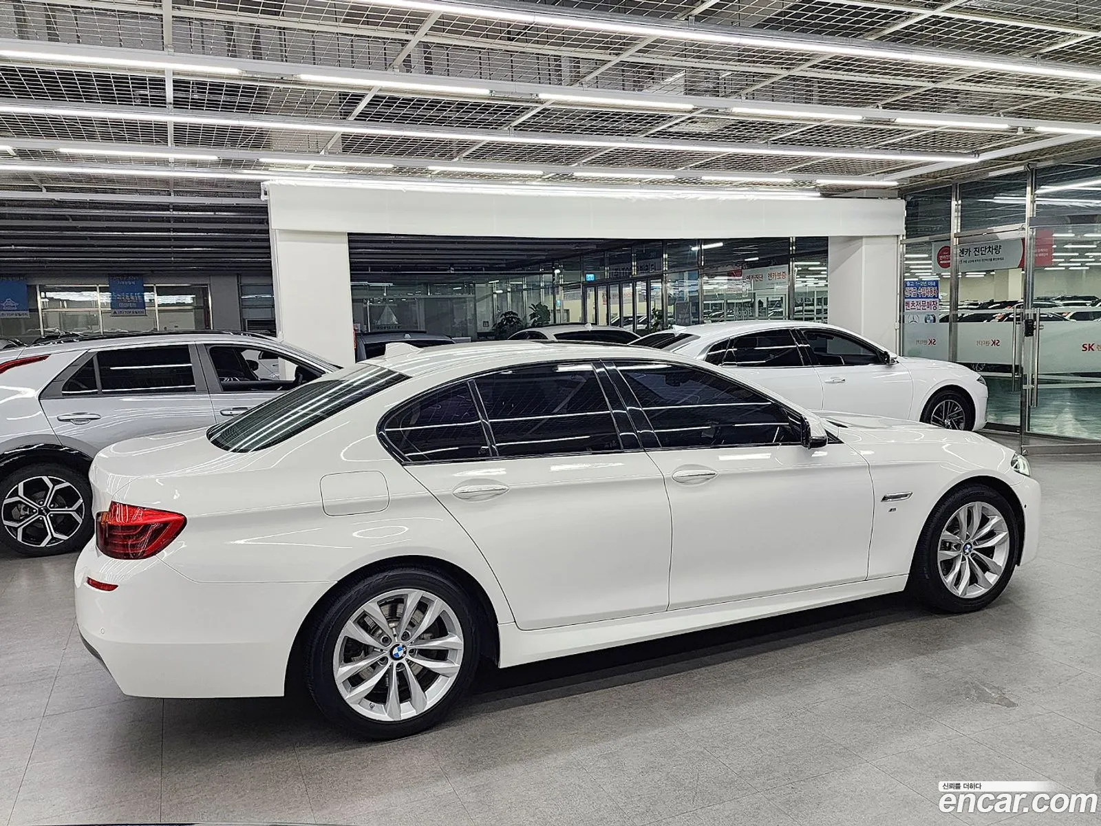BMW 5 Series F10 520D M Aerodynamics - фотография 12009347