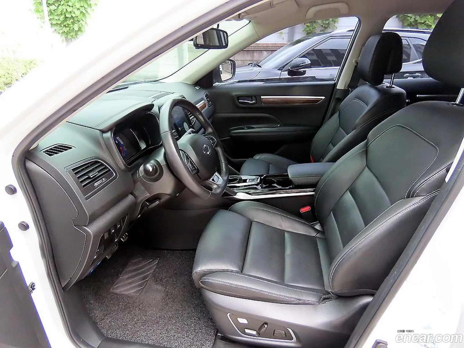 Renault Samsung Qm6 20 Lpe Re Signature 2Wd 2020 - фотография 2083388