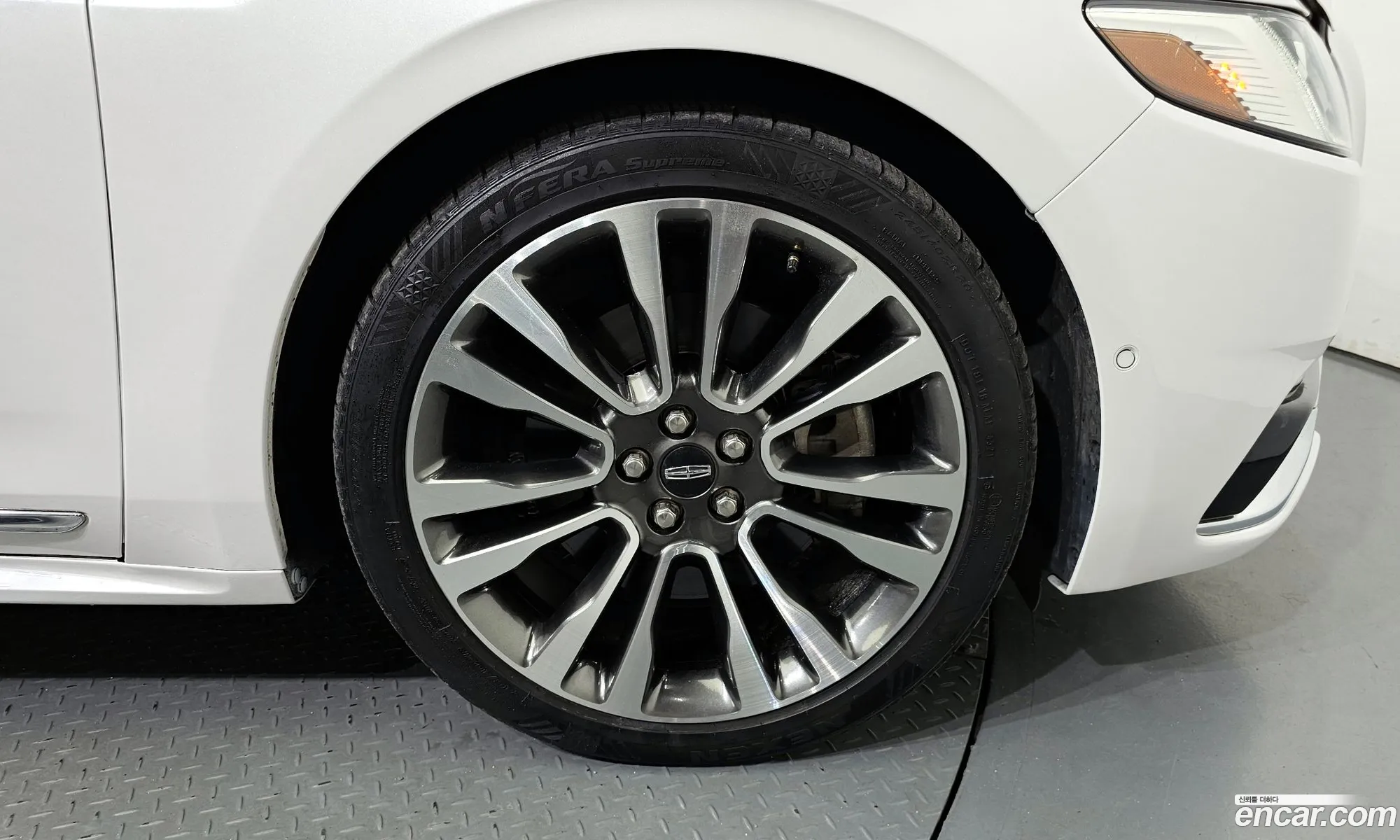 Lincoln Continental X 30 Awd 2017 - фотография 4609770