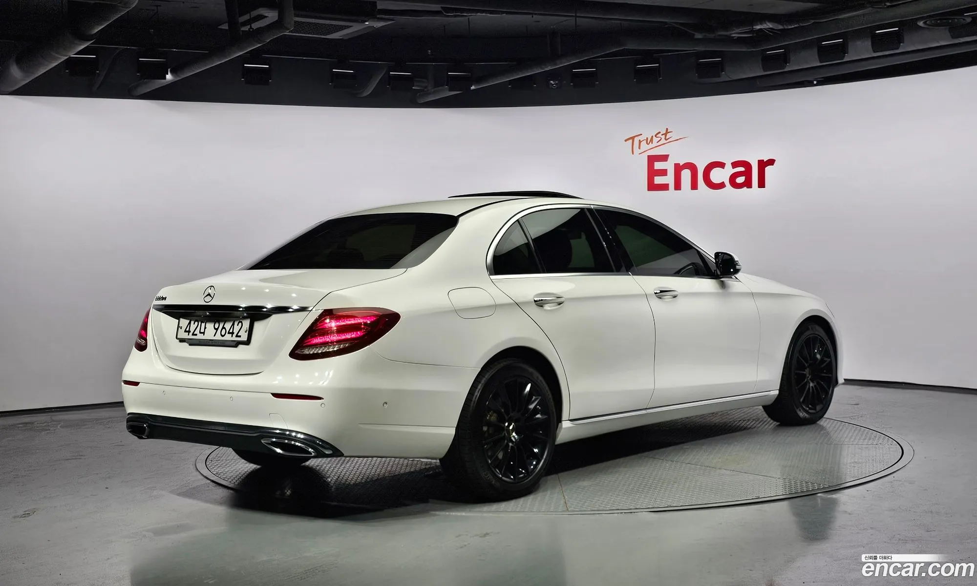 Mercedes-Benz E-Klasse E220D Avant Garde 2017 - фотография 18422402