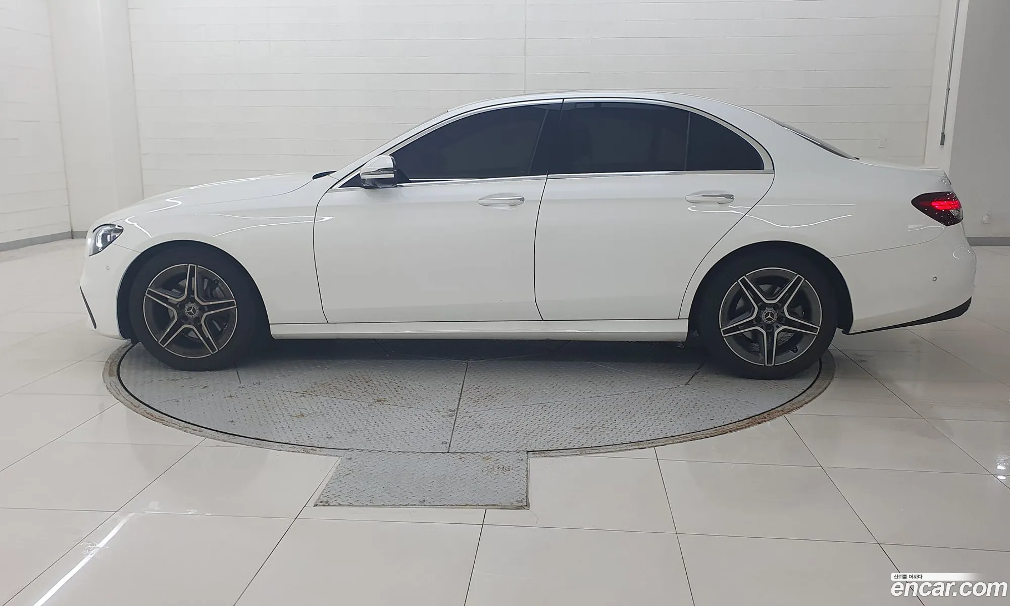 Mercedes-Benz E-Klasse E250 Amg Line 2023 - фотография 18482321