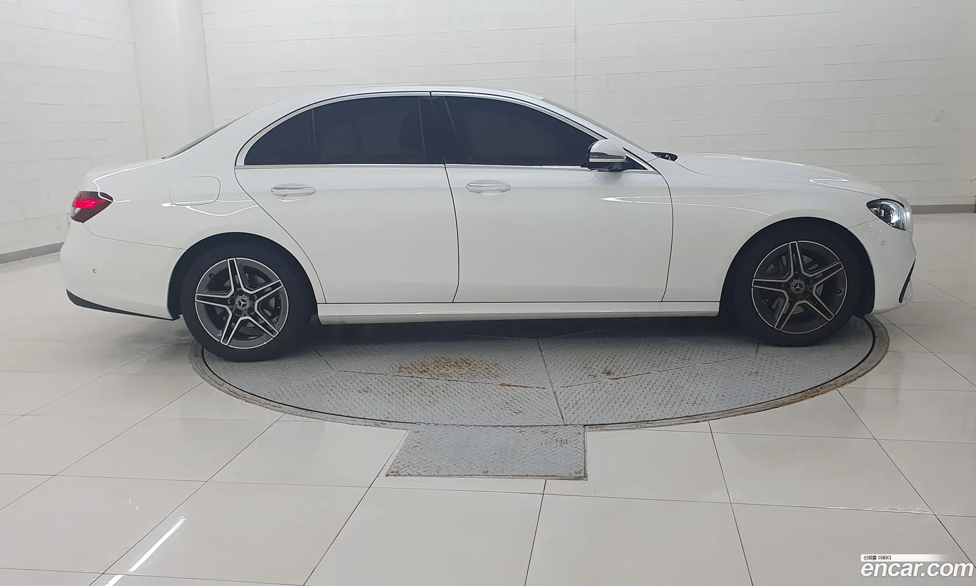 Mercedes-Benz E-Klasse E250 Amg Line 2023 - фотография 18482325