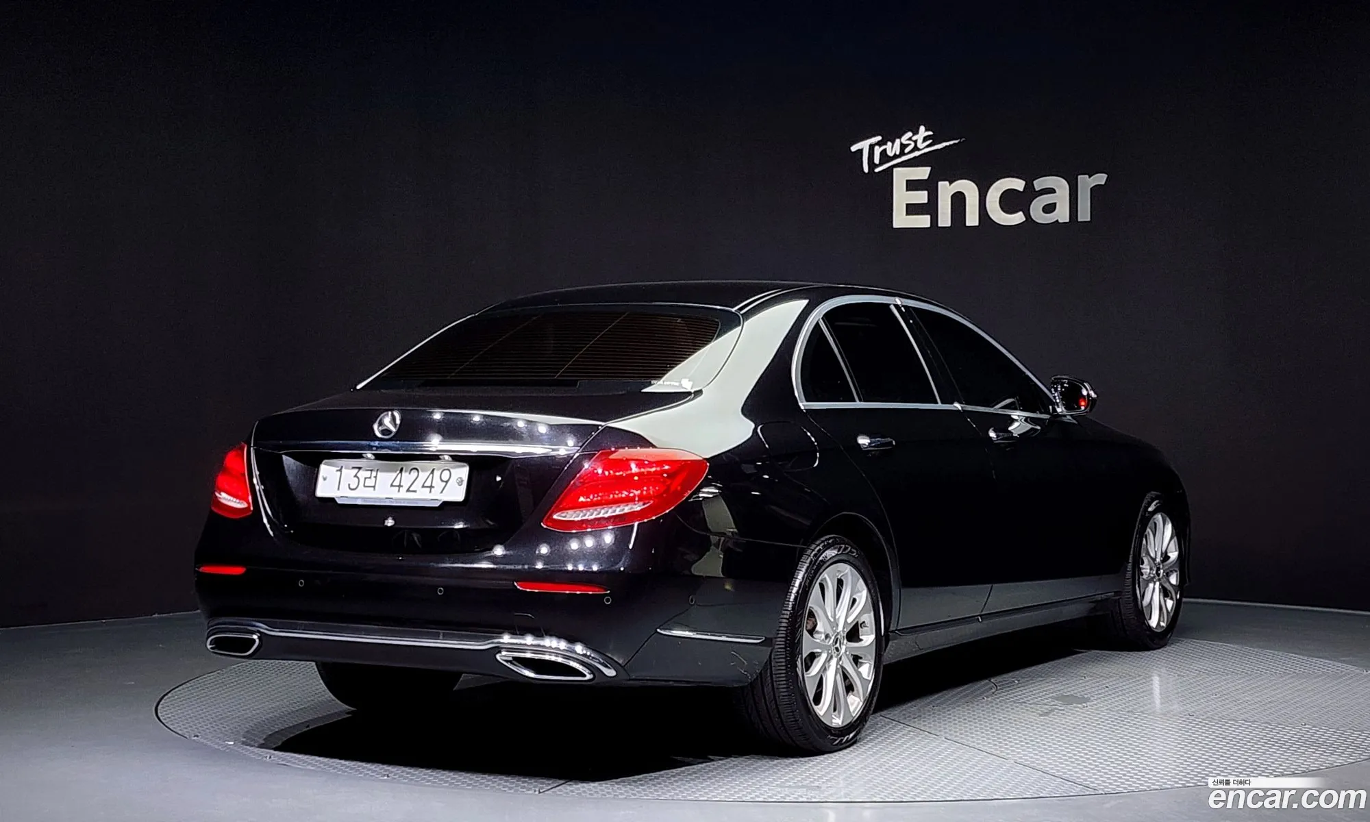Mercedes-Benz E-Klasse V W213 S213 C238 E220D Exclusive 2019 - фотография 18385362