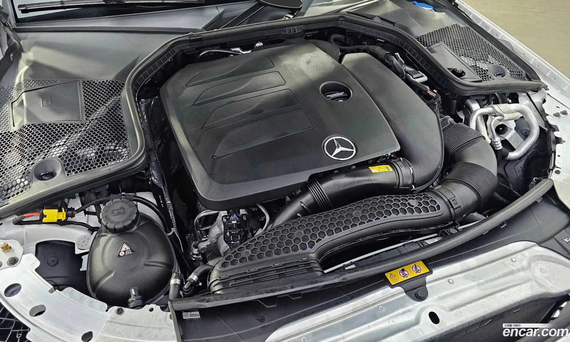 Mercedes-Benz C-Klasse C200 Coupe 2023 - фотография 18384975
