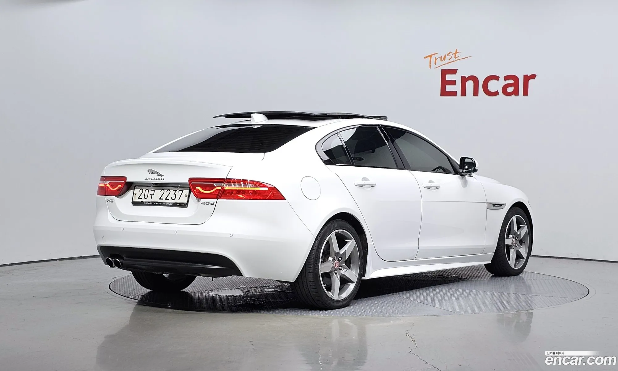 Jaguar Xe I 20D R Sports 2019 - фотография 4437282
