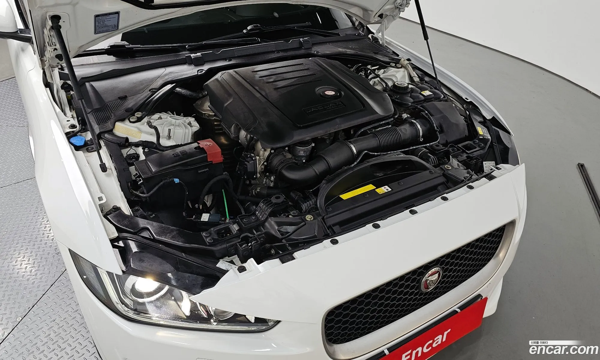 Jaguar Xe I 20D R Sports 2019 - фотография 4437286