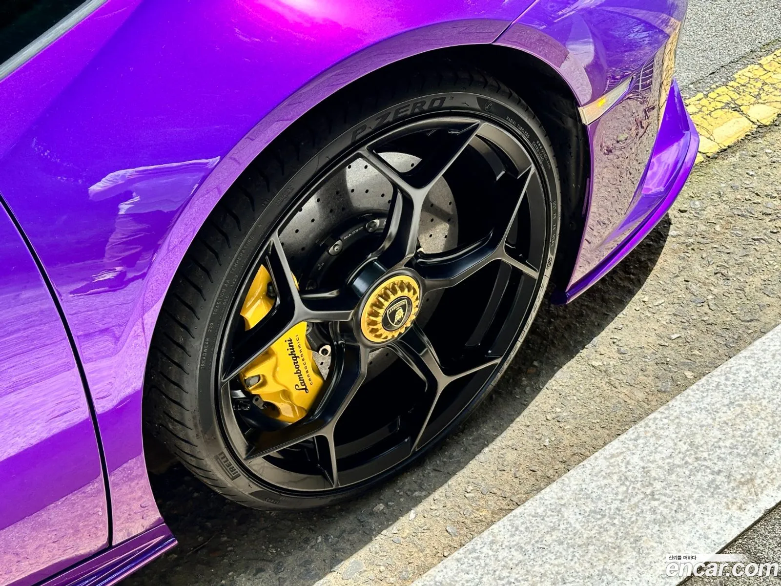 Lamborghini Huracán Lp640-4 Evo Spider 2023 - фотография 3750513