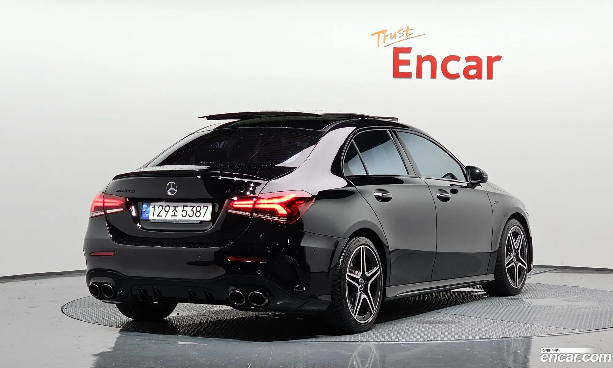 Mercedes-Benz A-Klasse Amg A35 4Matic Sedan 2023 - фотография 18364907