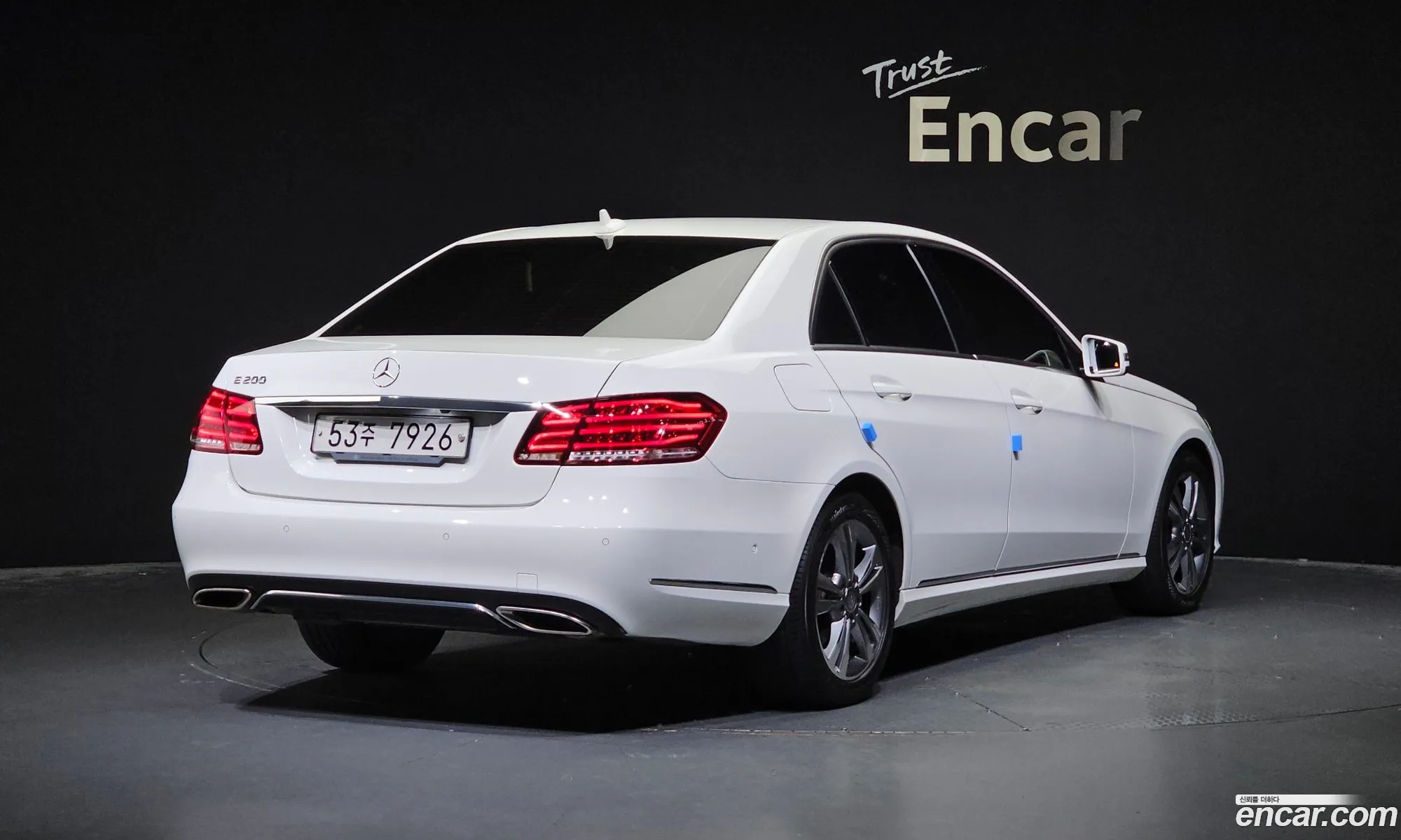 Mercedes E-Class W212 E200 Avantgarde - фотография 17944770