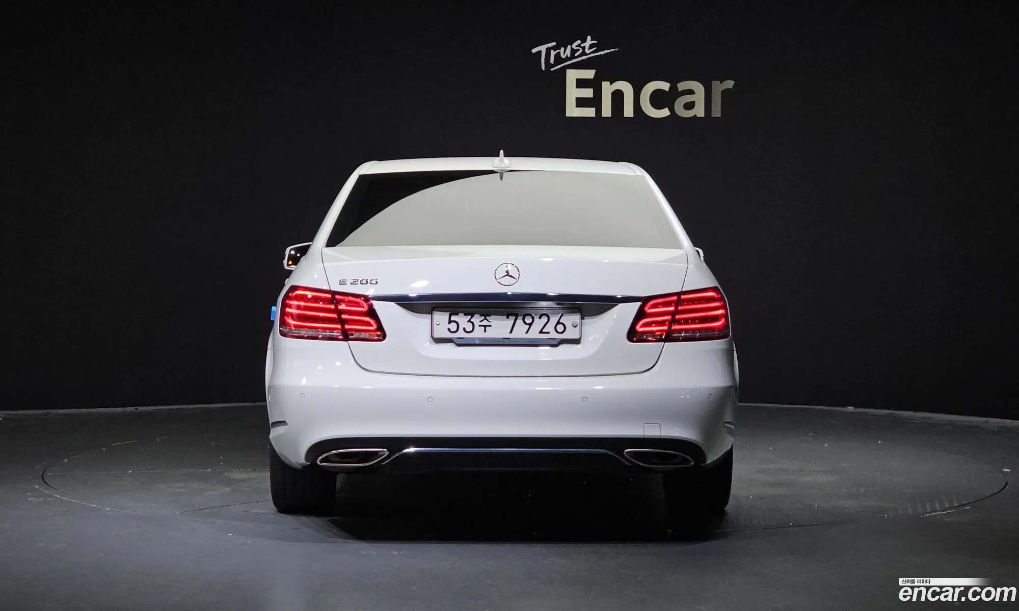 Mercedes E-Class W212 E200 Avantgarde - фотография 17944772