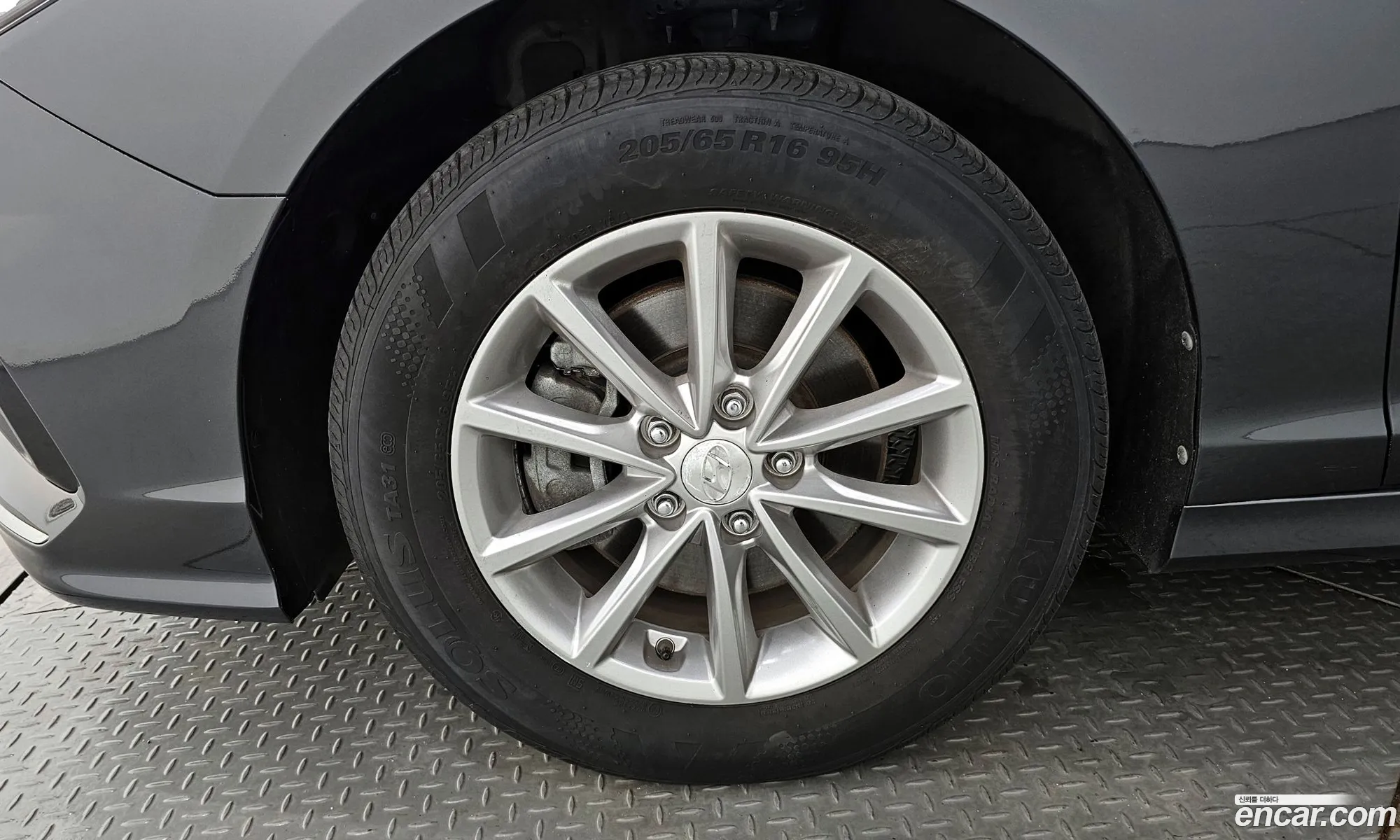 Hyundai Sonata Lpi Style 2019 - фотография 15854302